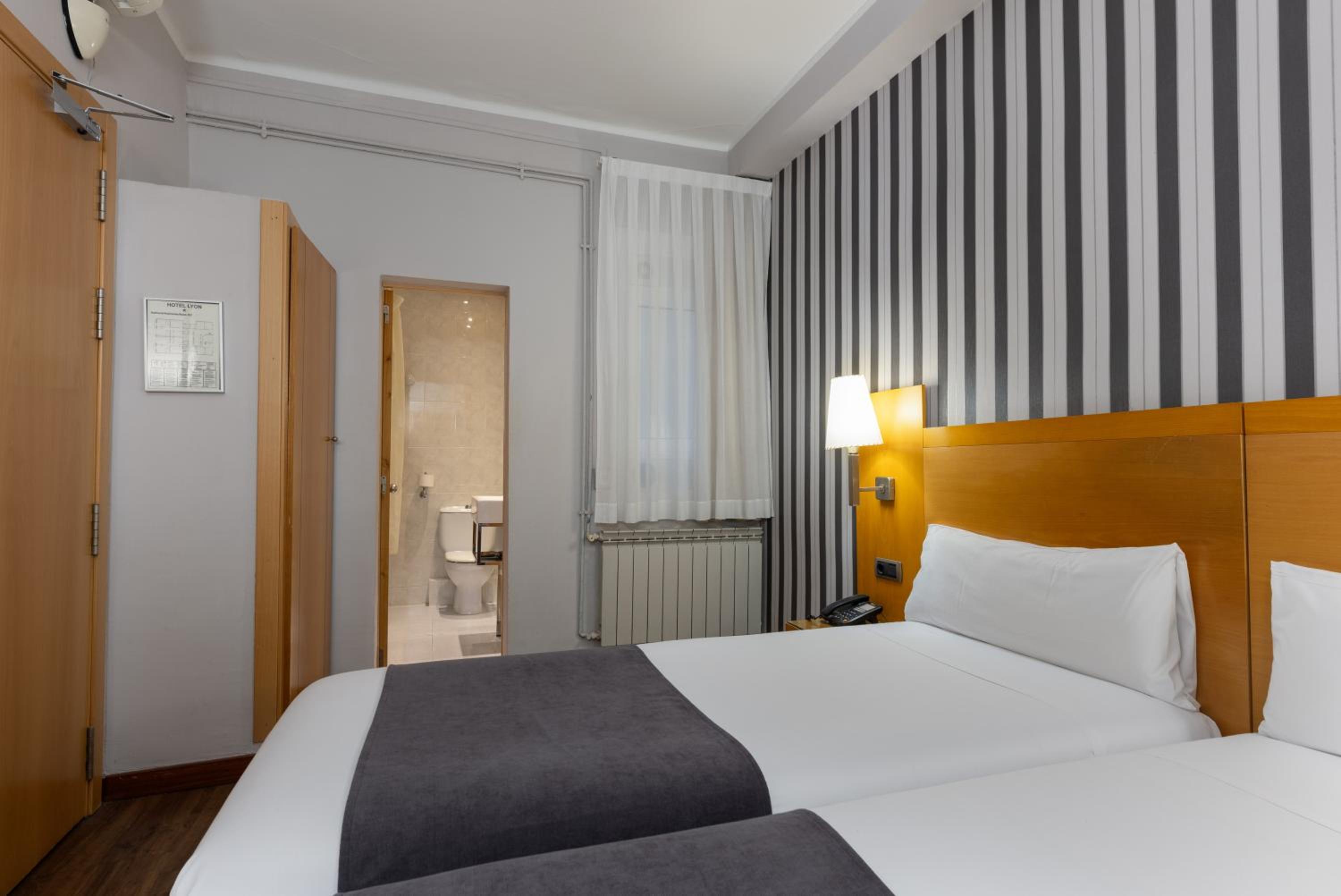 Double or Twin Room photo 3