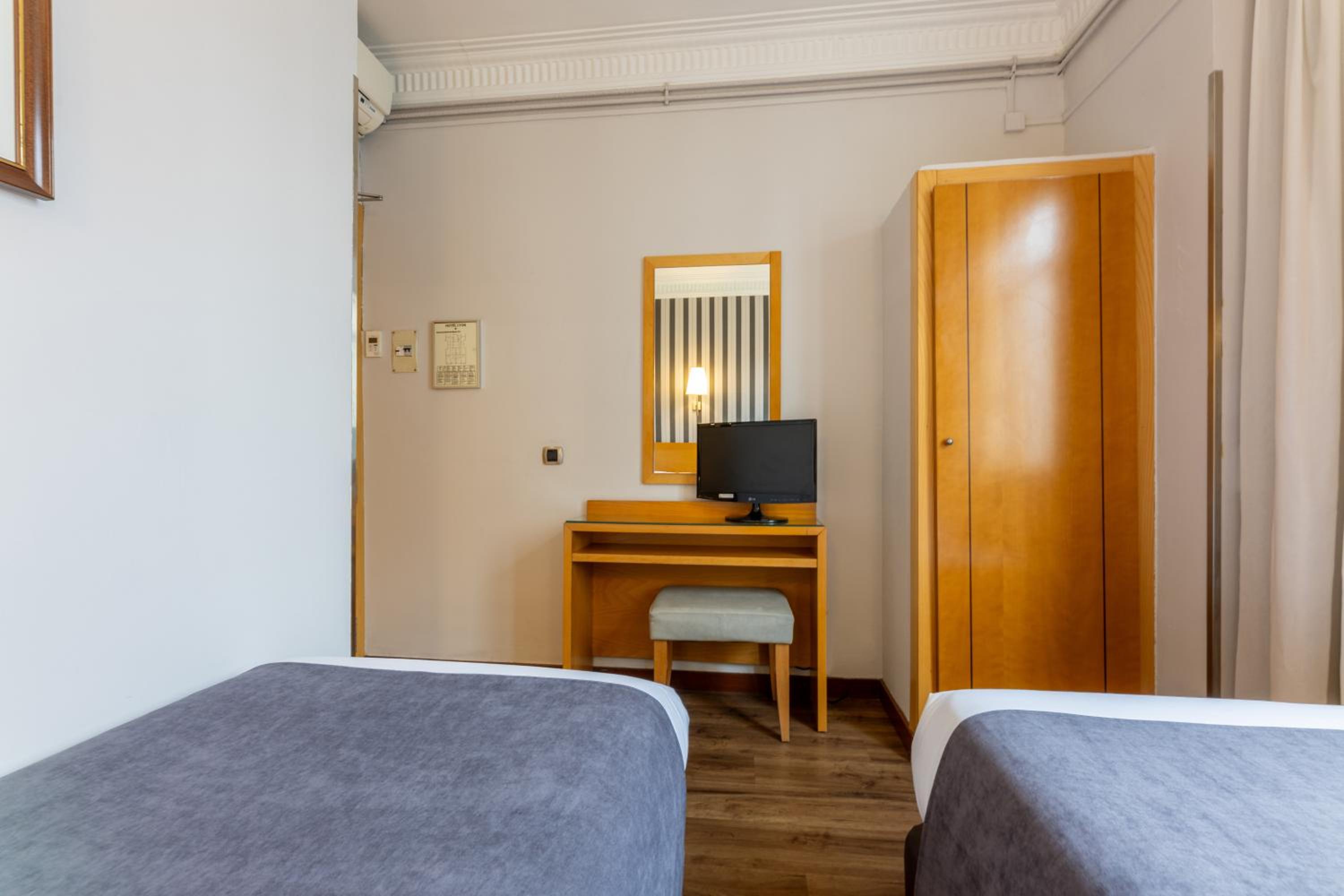 Double or Twin Room photo 2