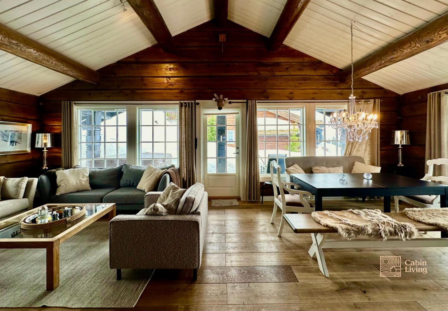 Five-Bedroom House photo 1