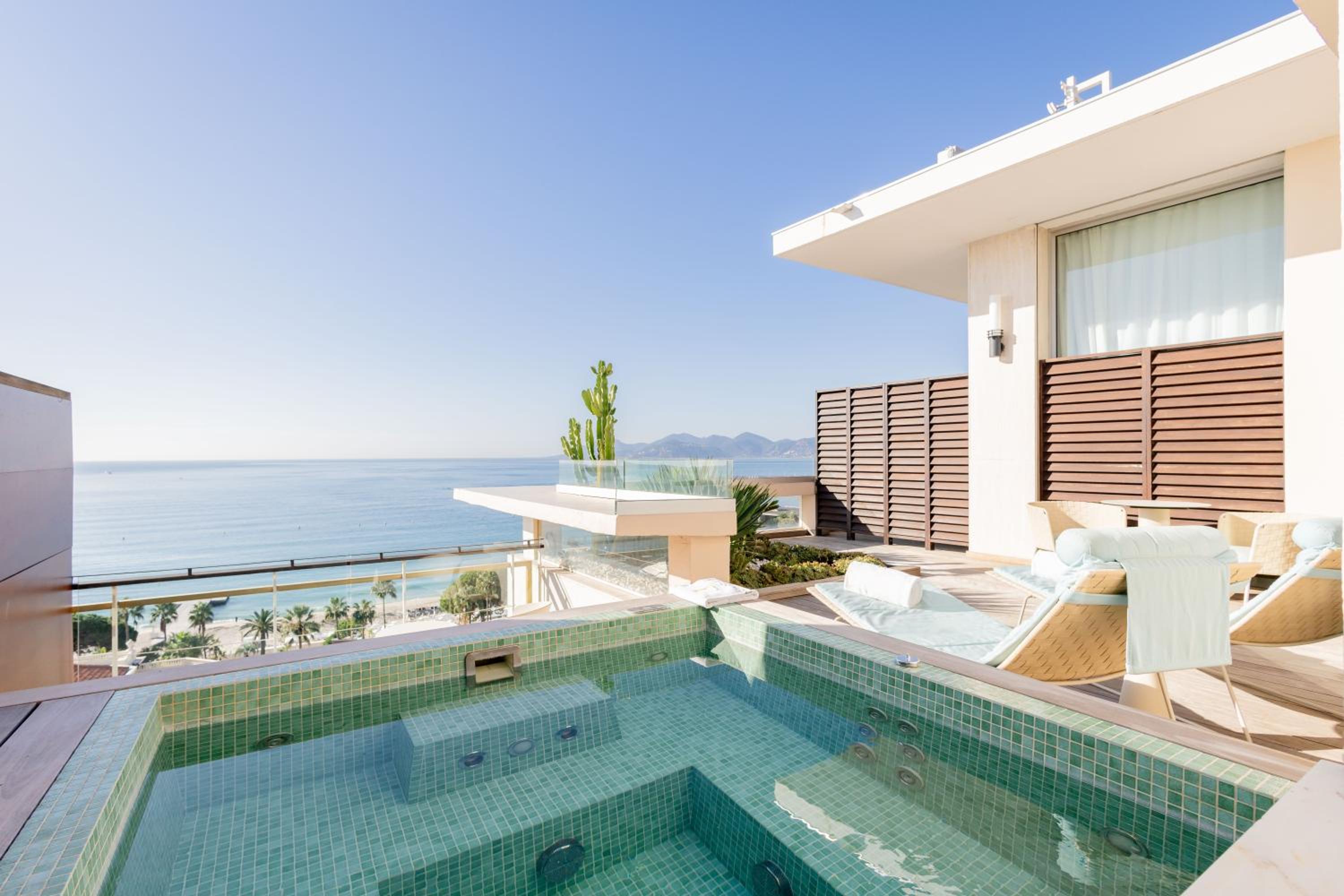 Panoramic Room with Terrace and Sea View - Photo 11