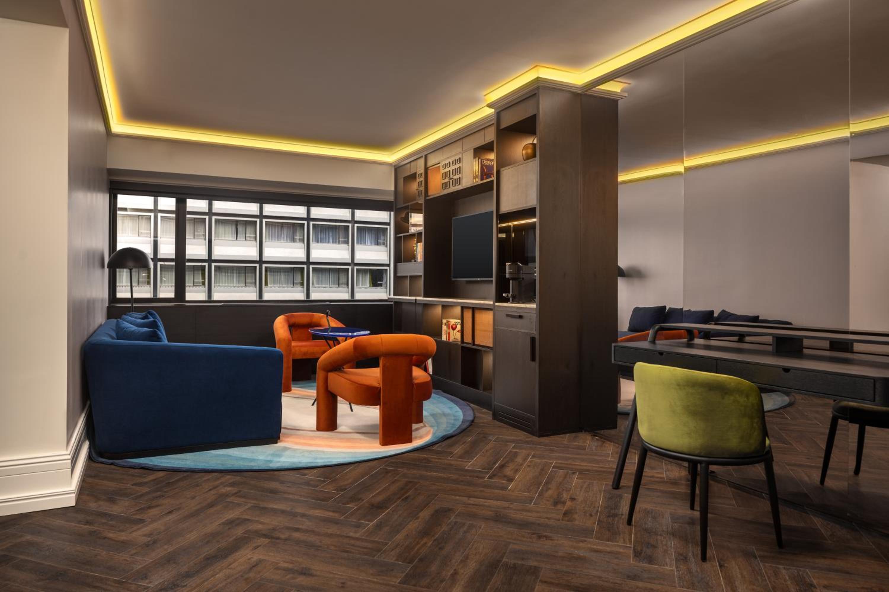 FAB Suite, 1 Bedroom Suite, 1 King, Sofa bed thumbnail 5