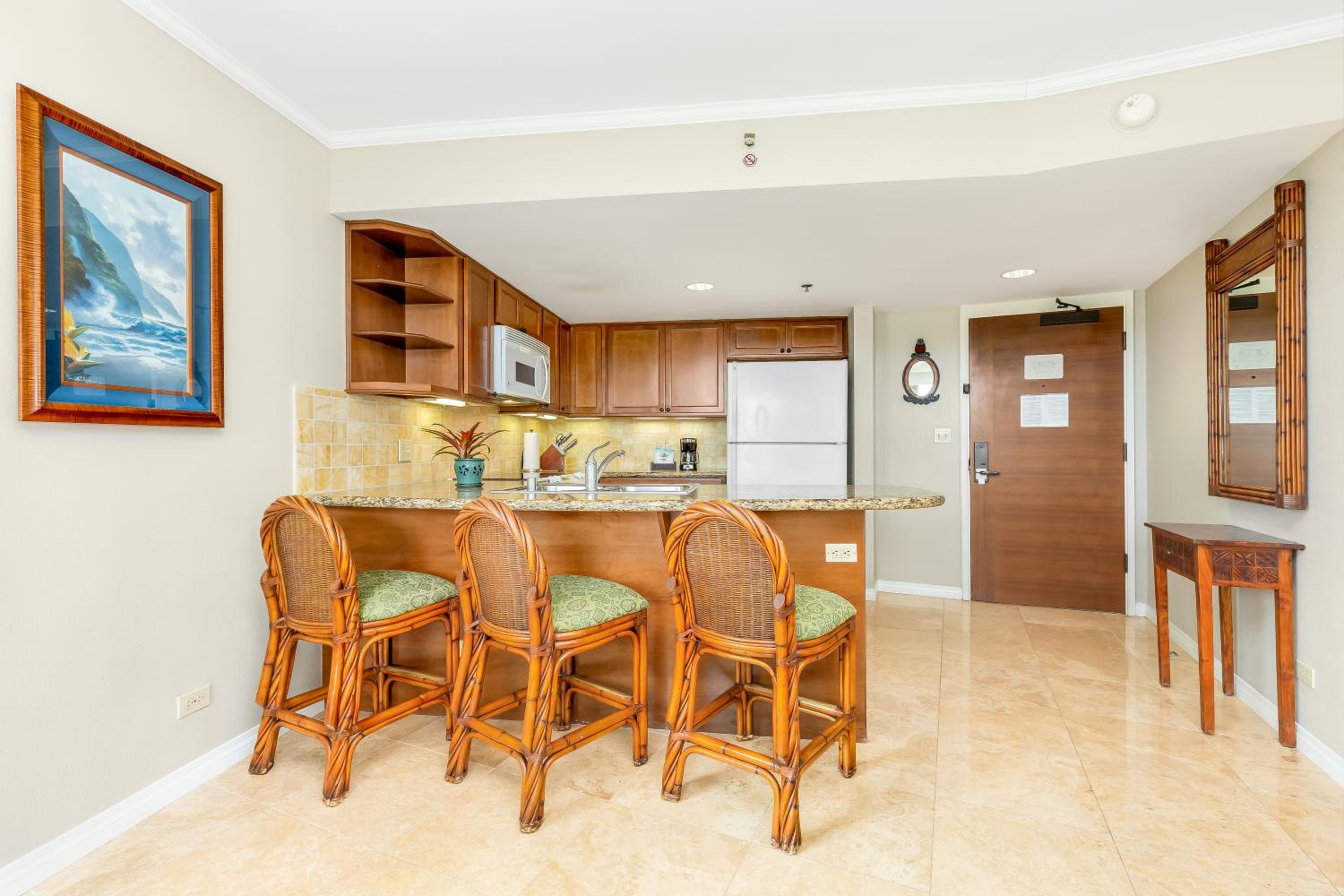 One Bedroom Suite with Kitchen - Photo 3