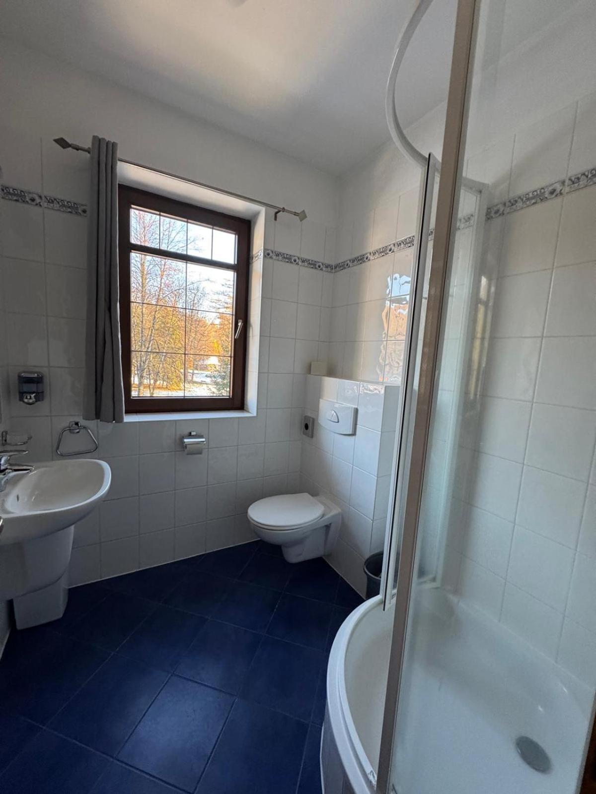 Double or Twin Room with Balcony - Photo 5