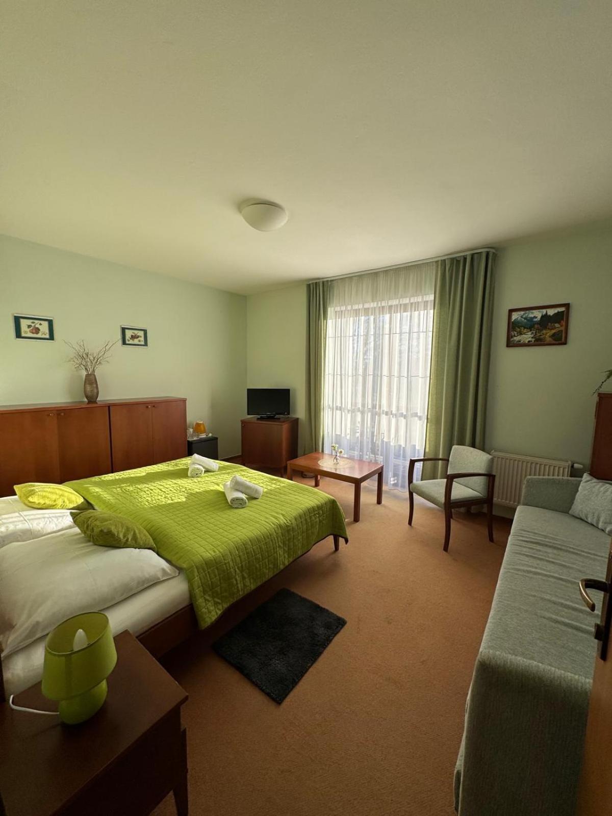 Double or Twin Room with Balcony - Photo 4
