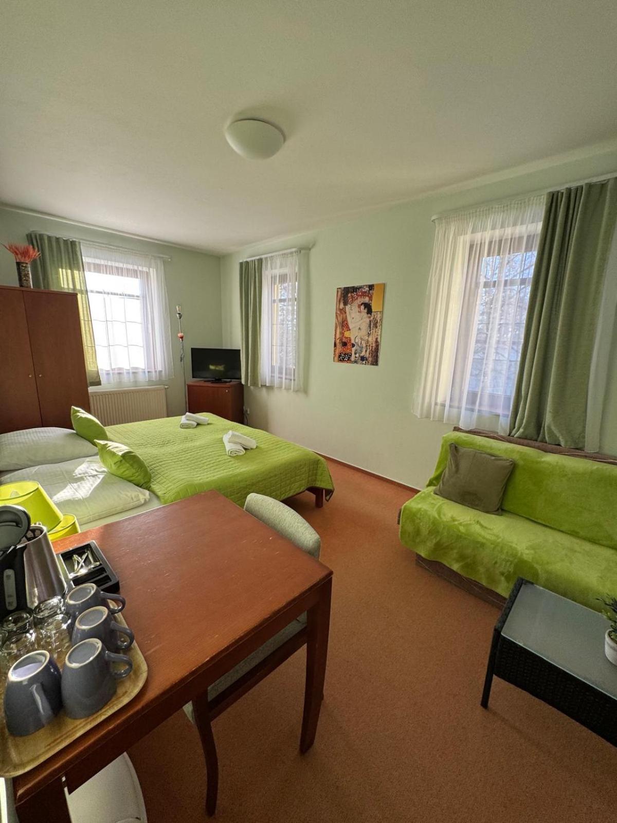 Double or Twin Room with Balcony - Photo 3