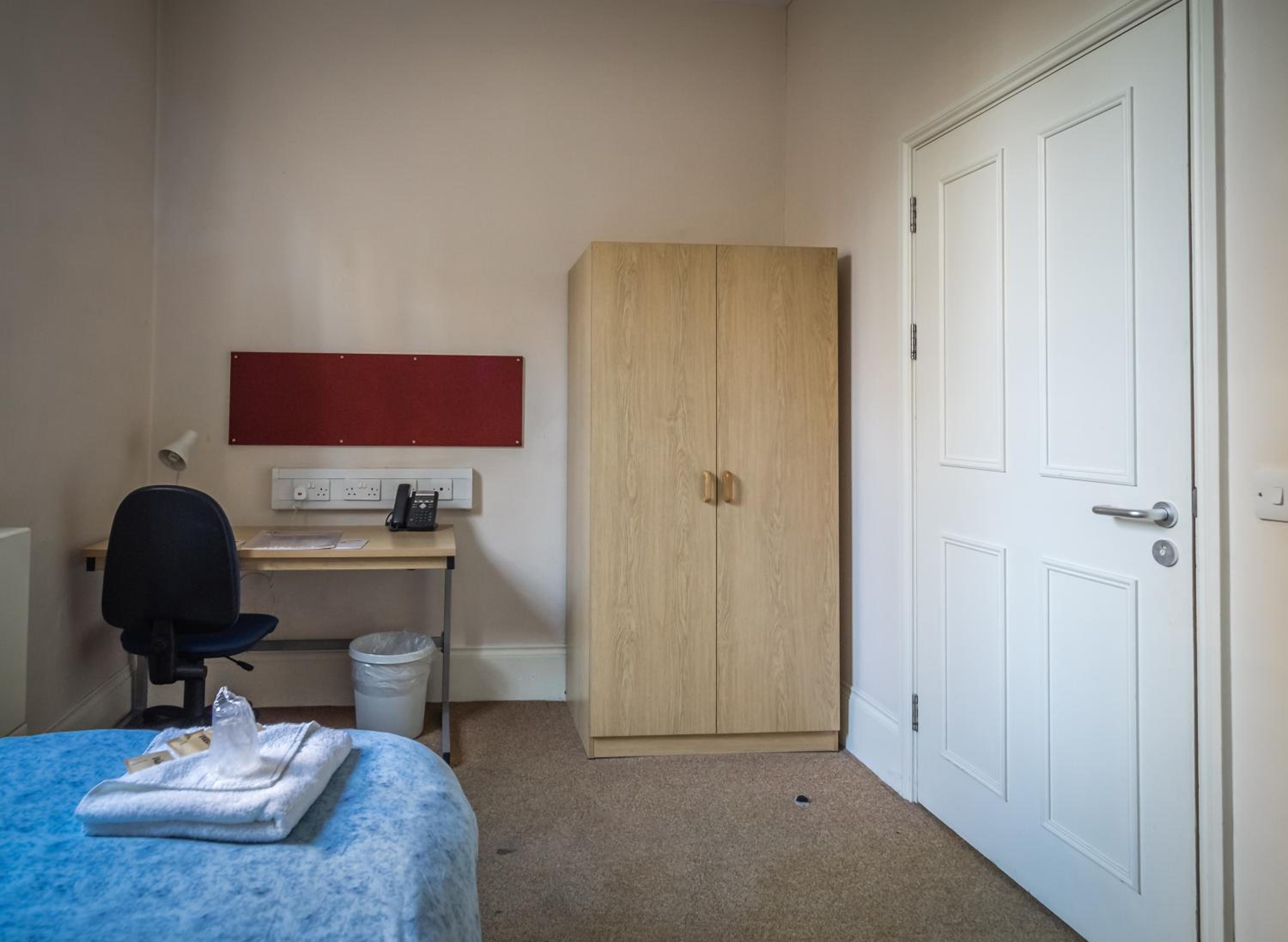 Single Room with Shared Bathroom photo 2