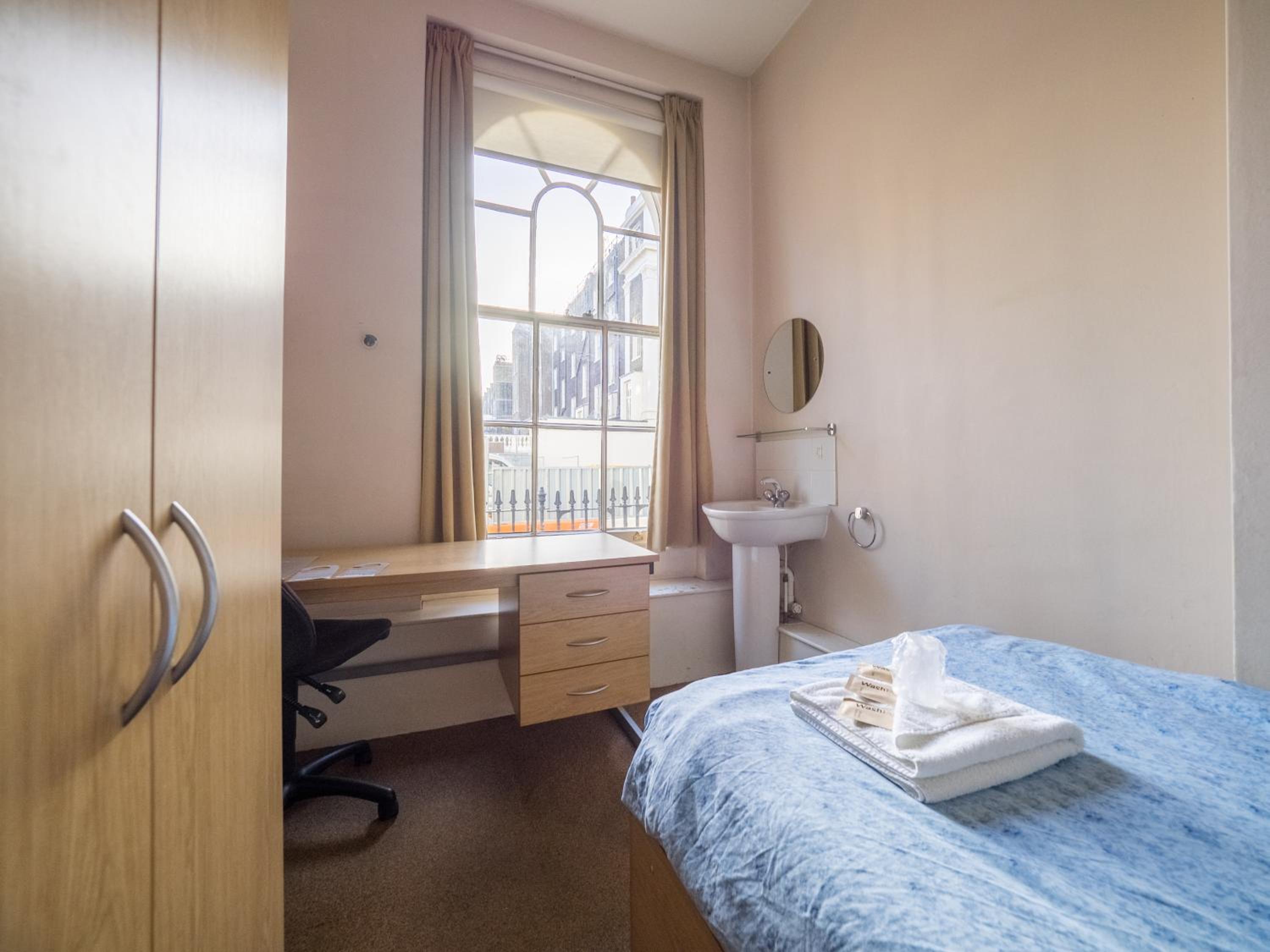 Single Room with Shared Bathroom photo 1