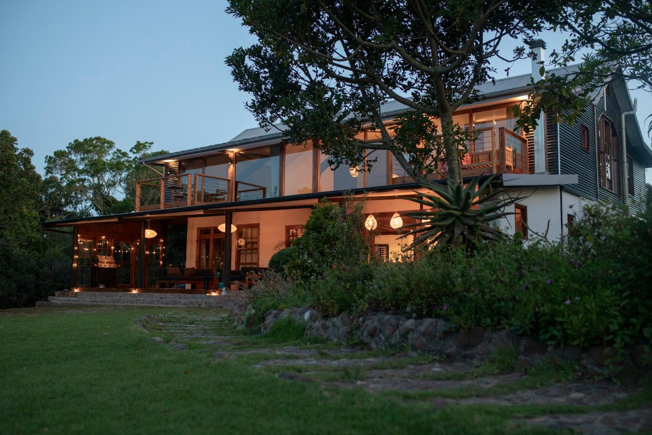 Deluxe Holiday Home photo 1