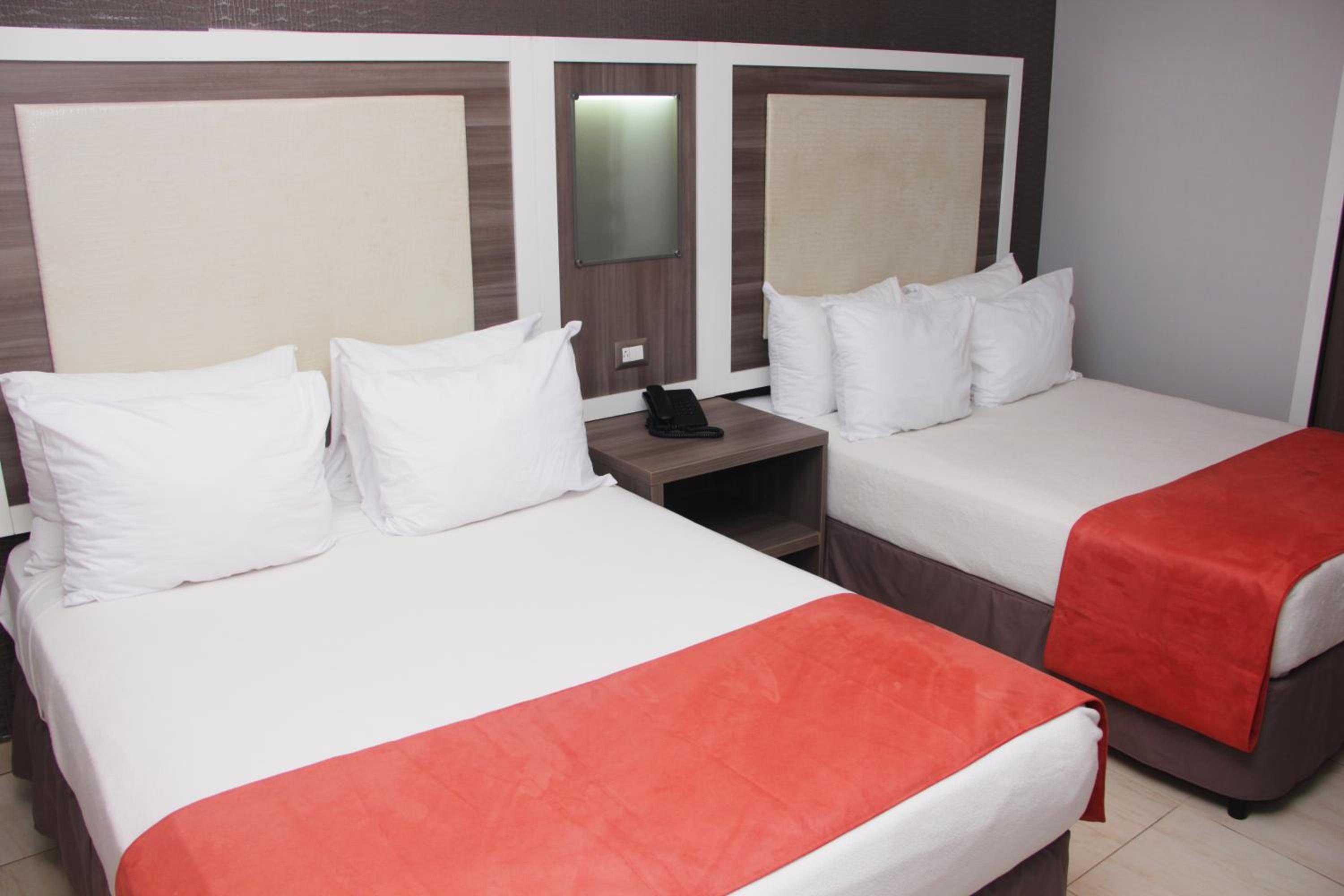 Double Room with Two Double Beds - Photo 4