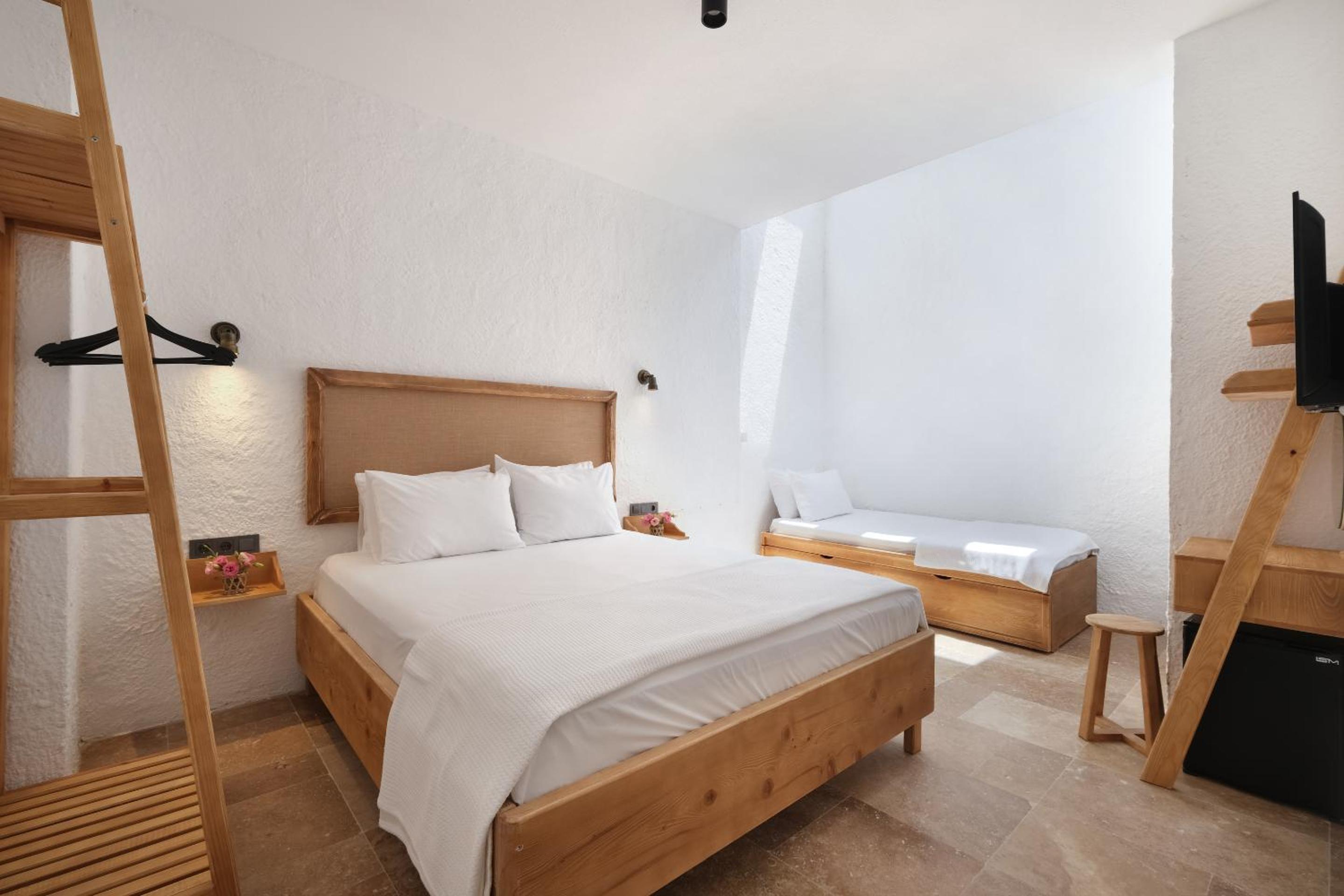 Budget Double Room - Photo 2