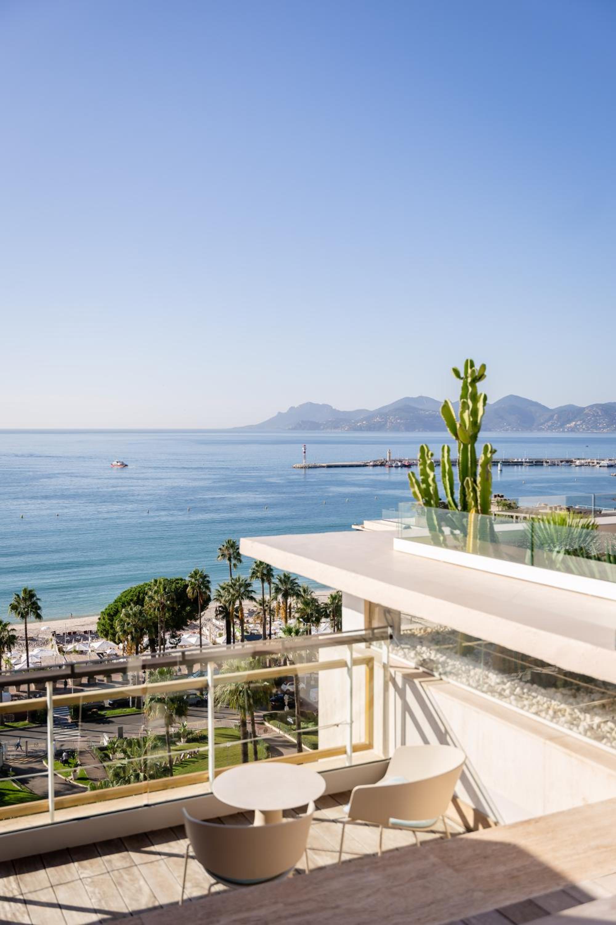 Panoramic Room with Terrace and Sea View - Photo 12