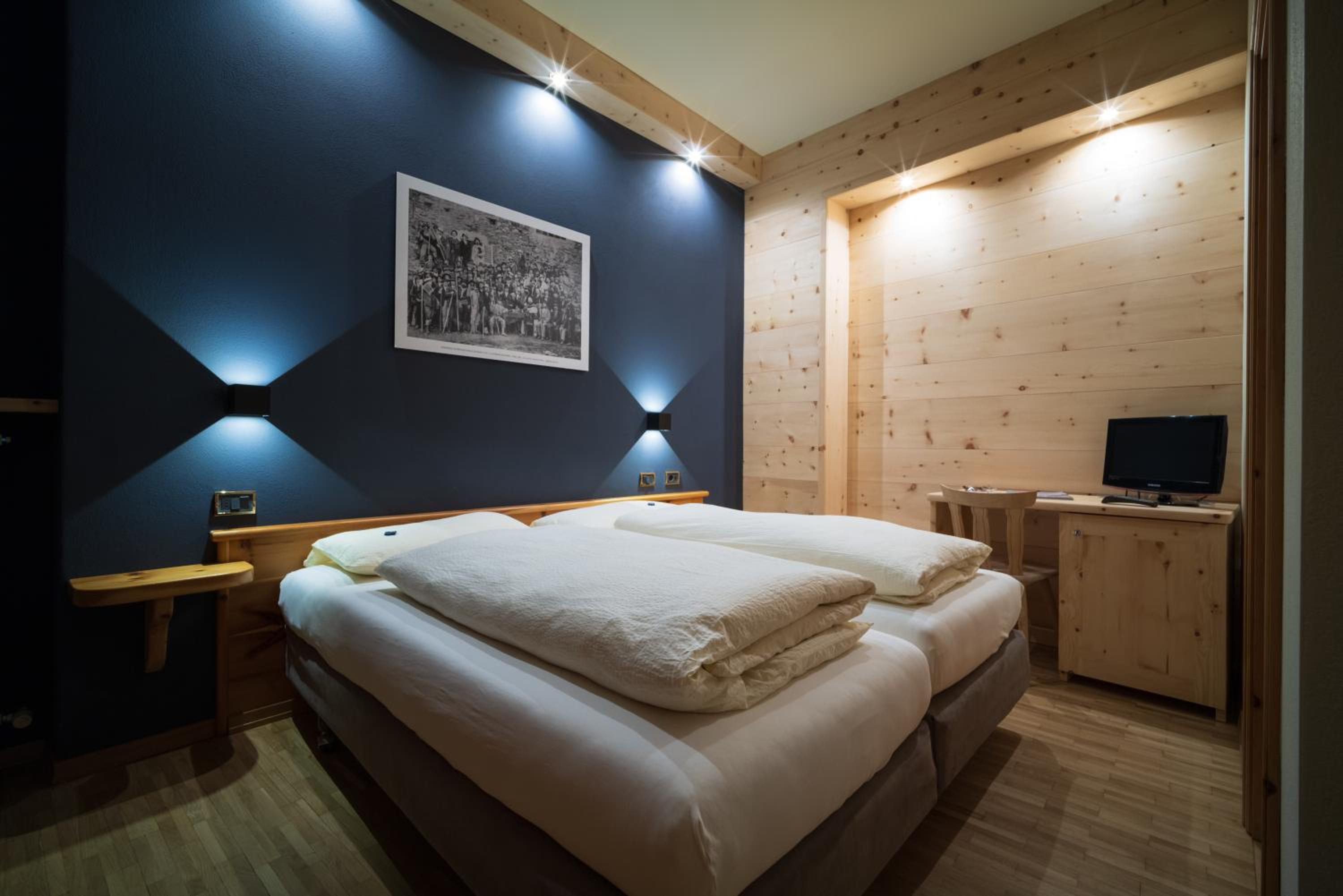 Deluxe Double Room with Balcony photo 1