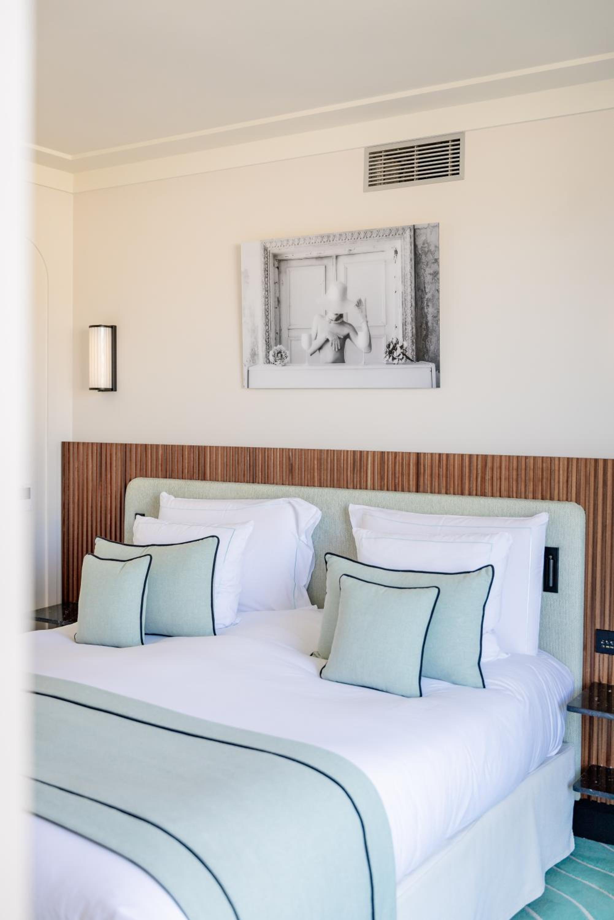 Serenity Suite with Terrace and City View photo 2