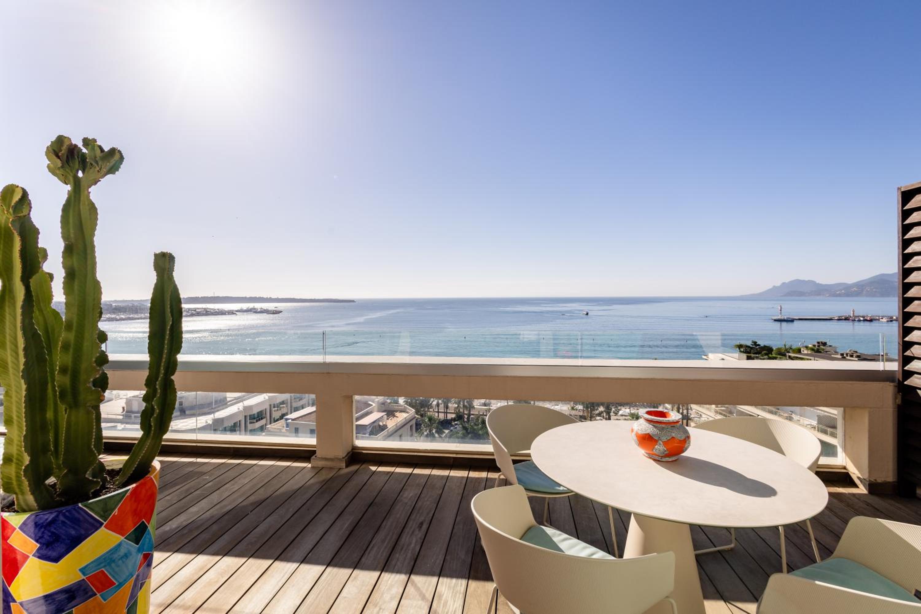 Signature Suite with Terrace and Sea View - Photo 13