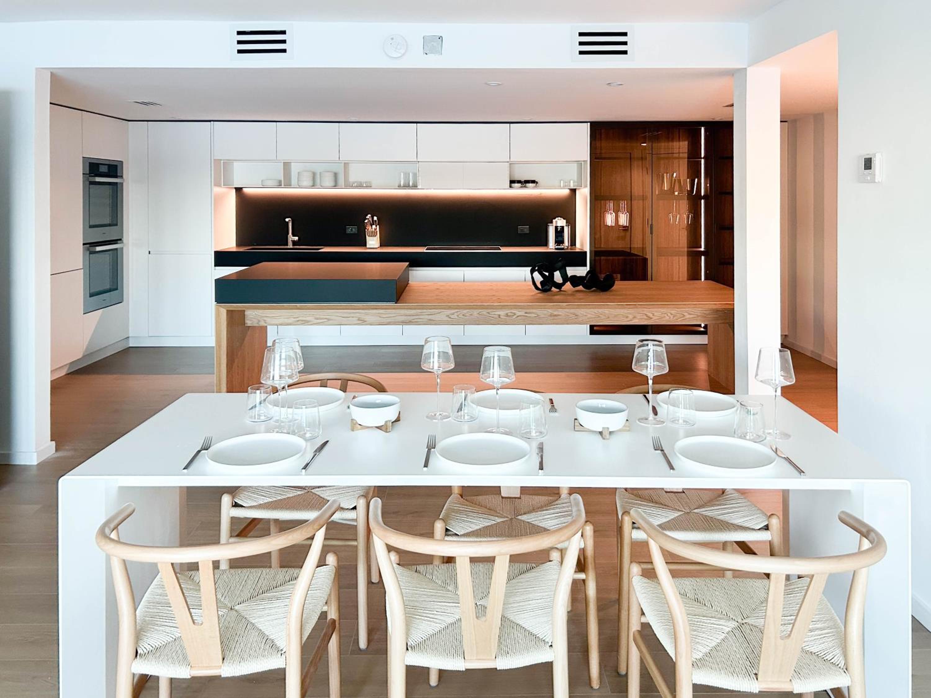 Deluxe Two Bedroom Apartment Waterfront