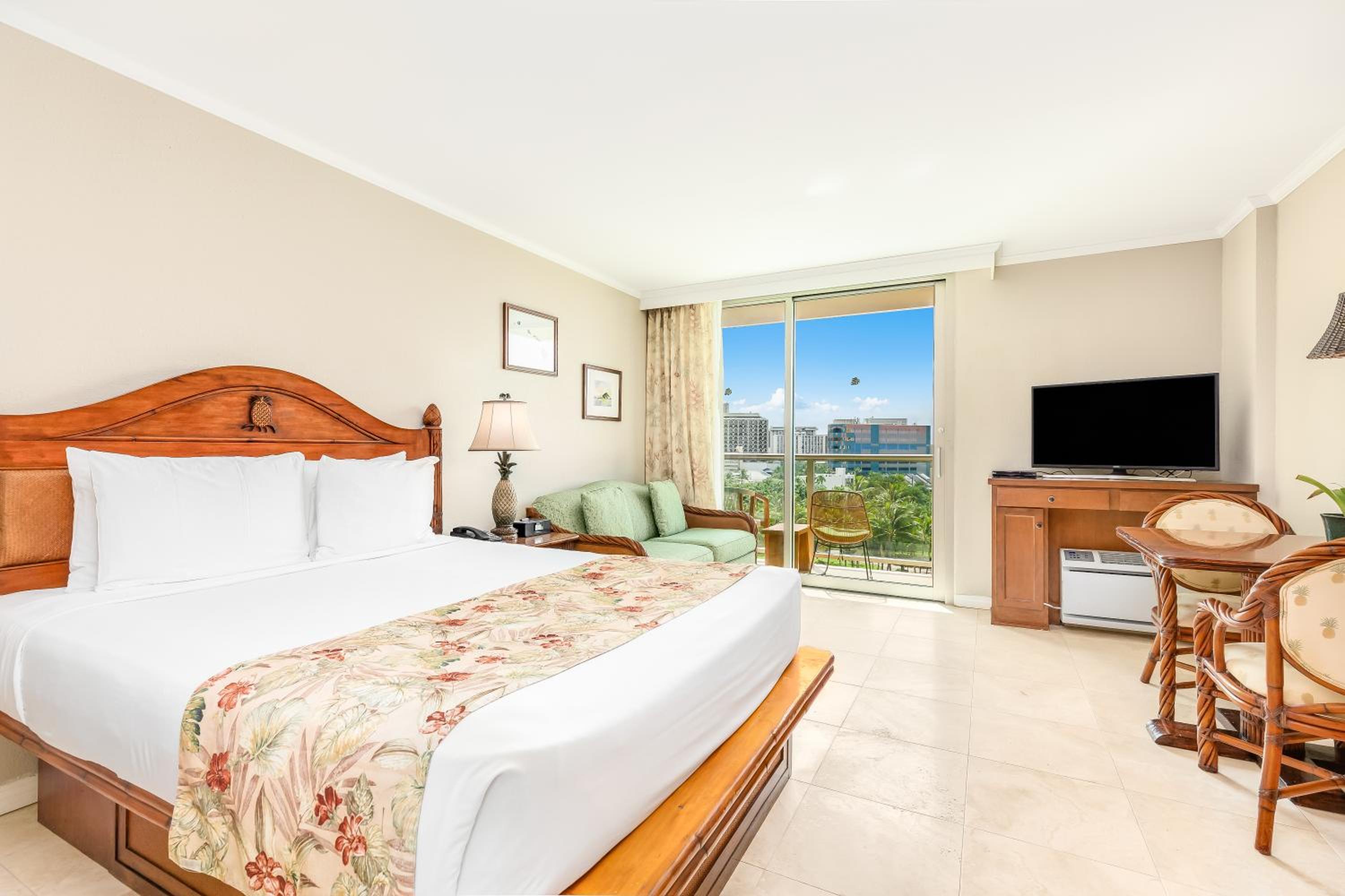 Partial Ocean View Queen Bed with Sofa Bed - Photo 3