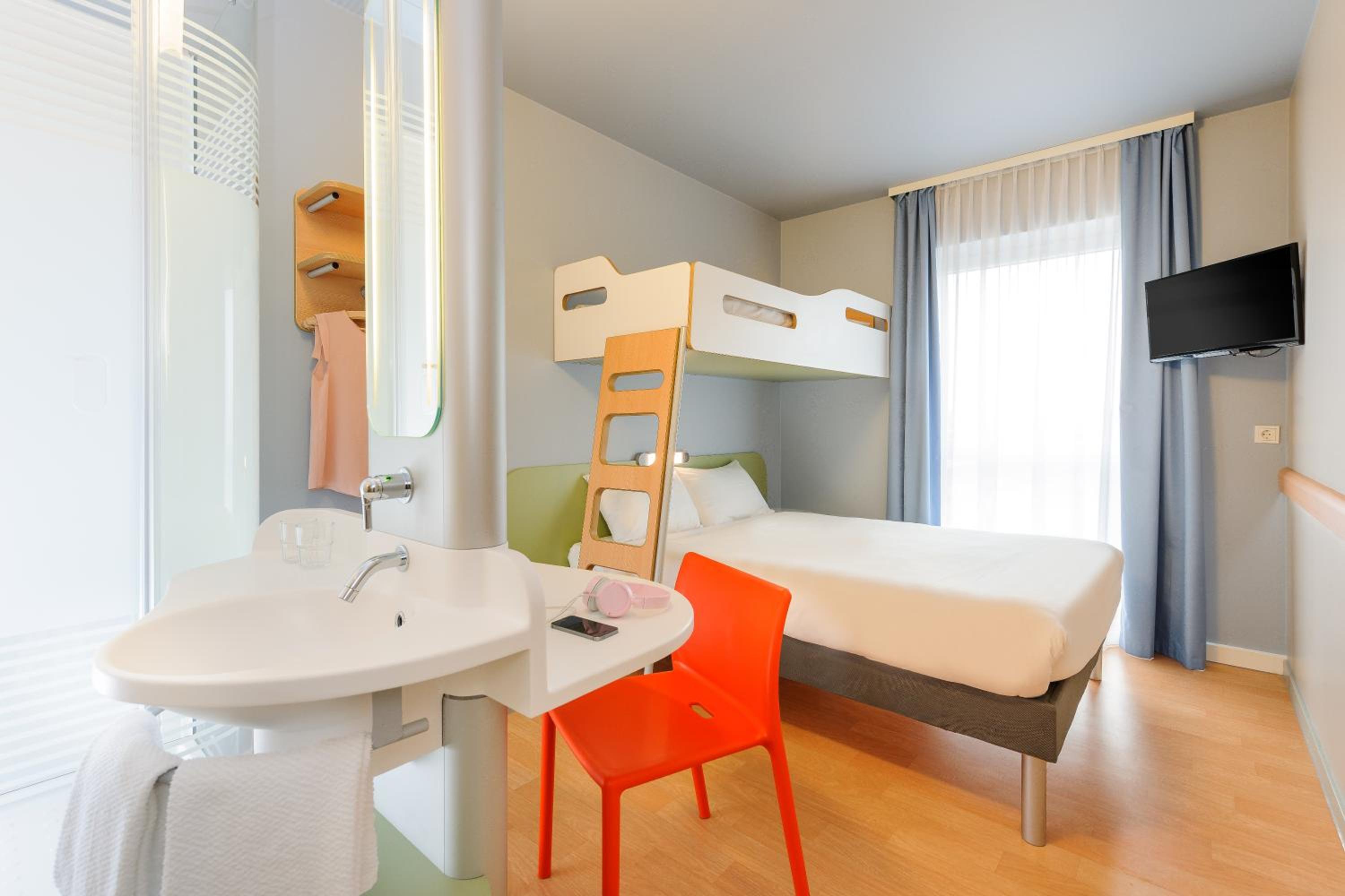 Standard Double Room with Bunk Bed - Photo 1