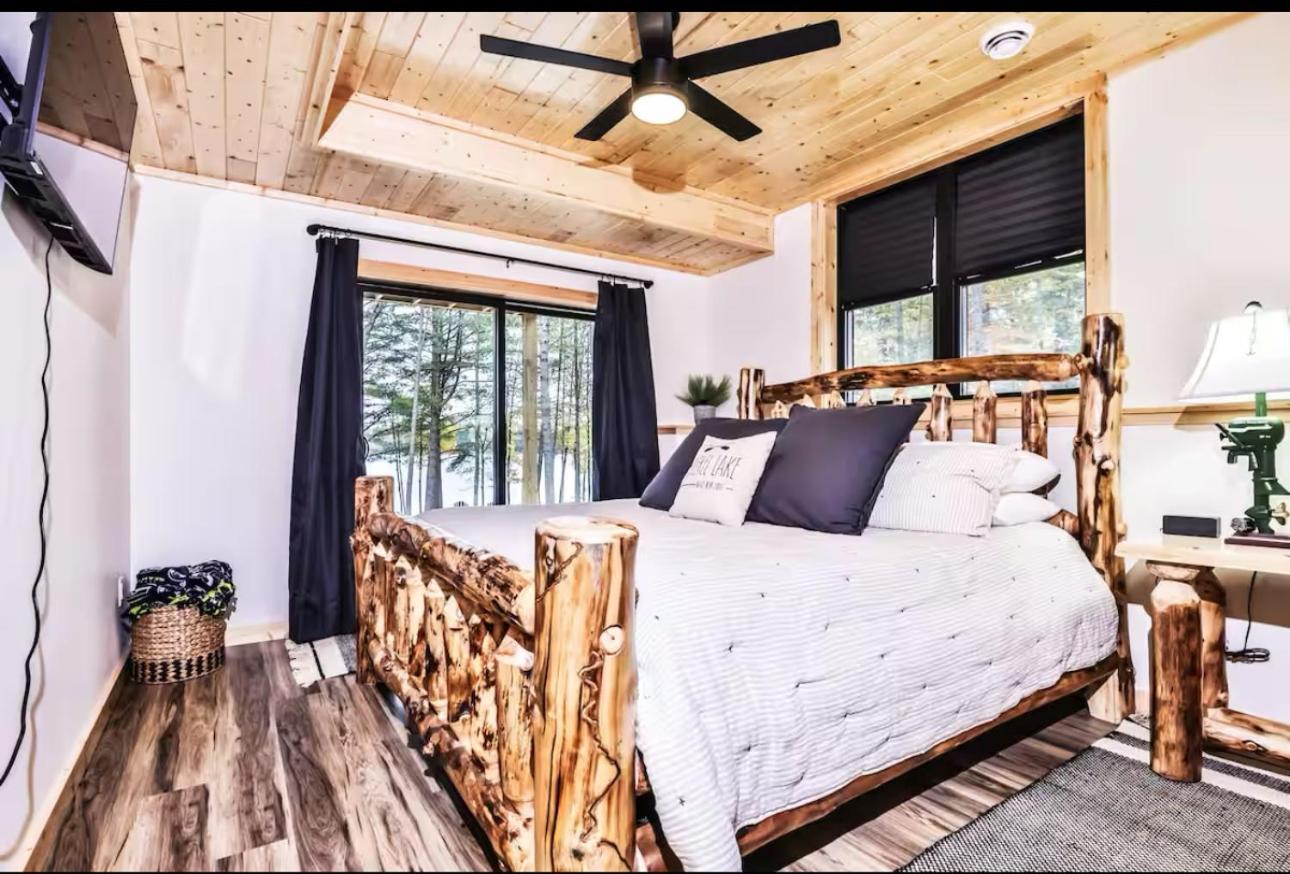Five-Bedroom House photo 2