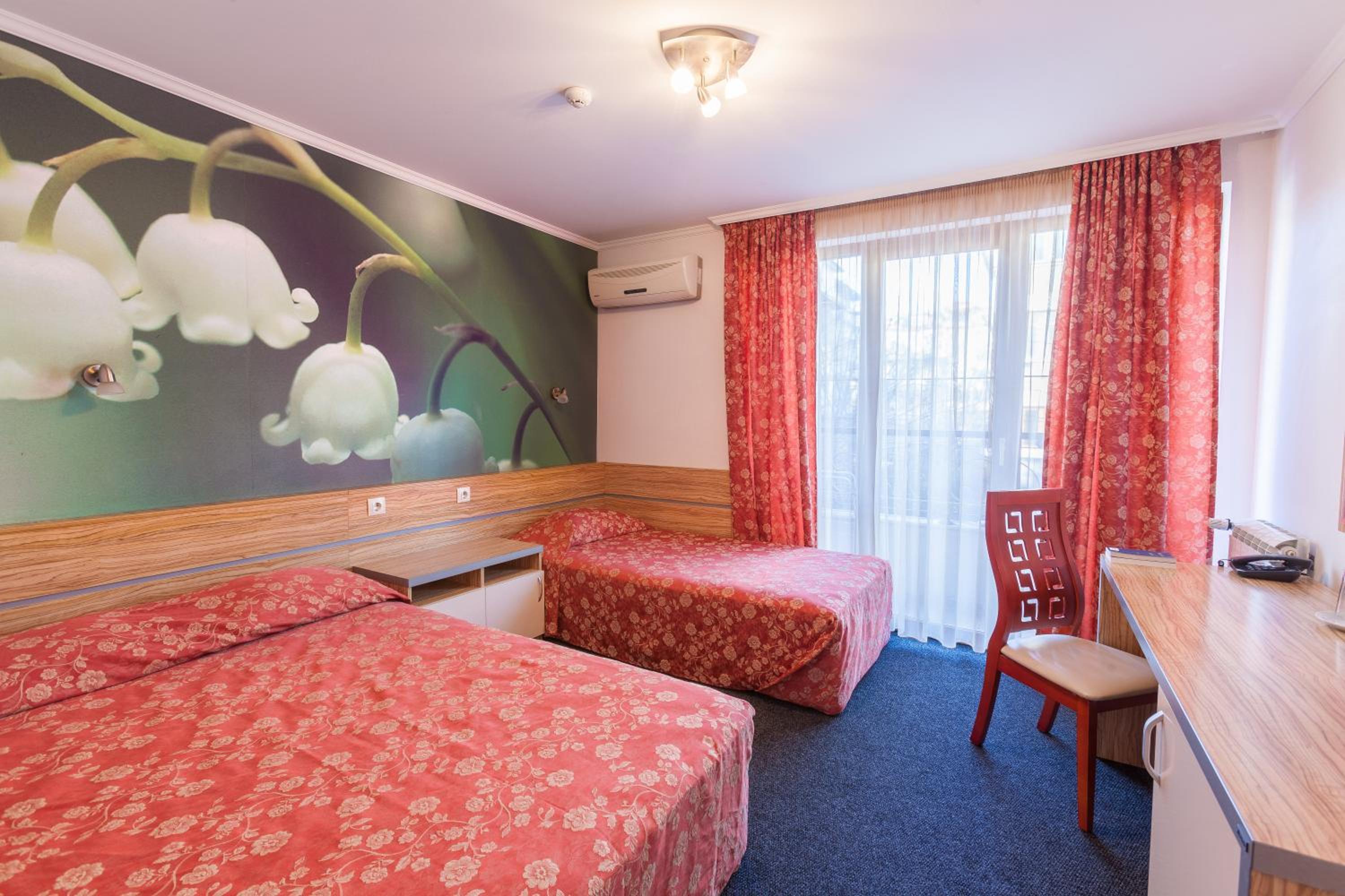 Double Room with Extra Bed (3 Adults) - Photo 1