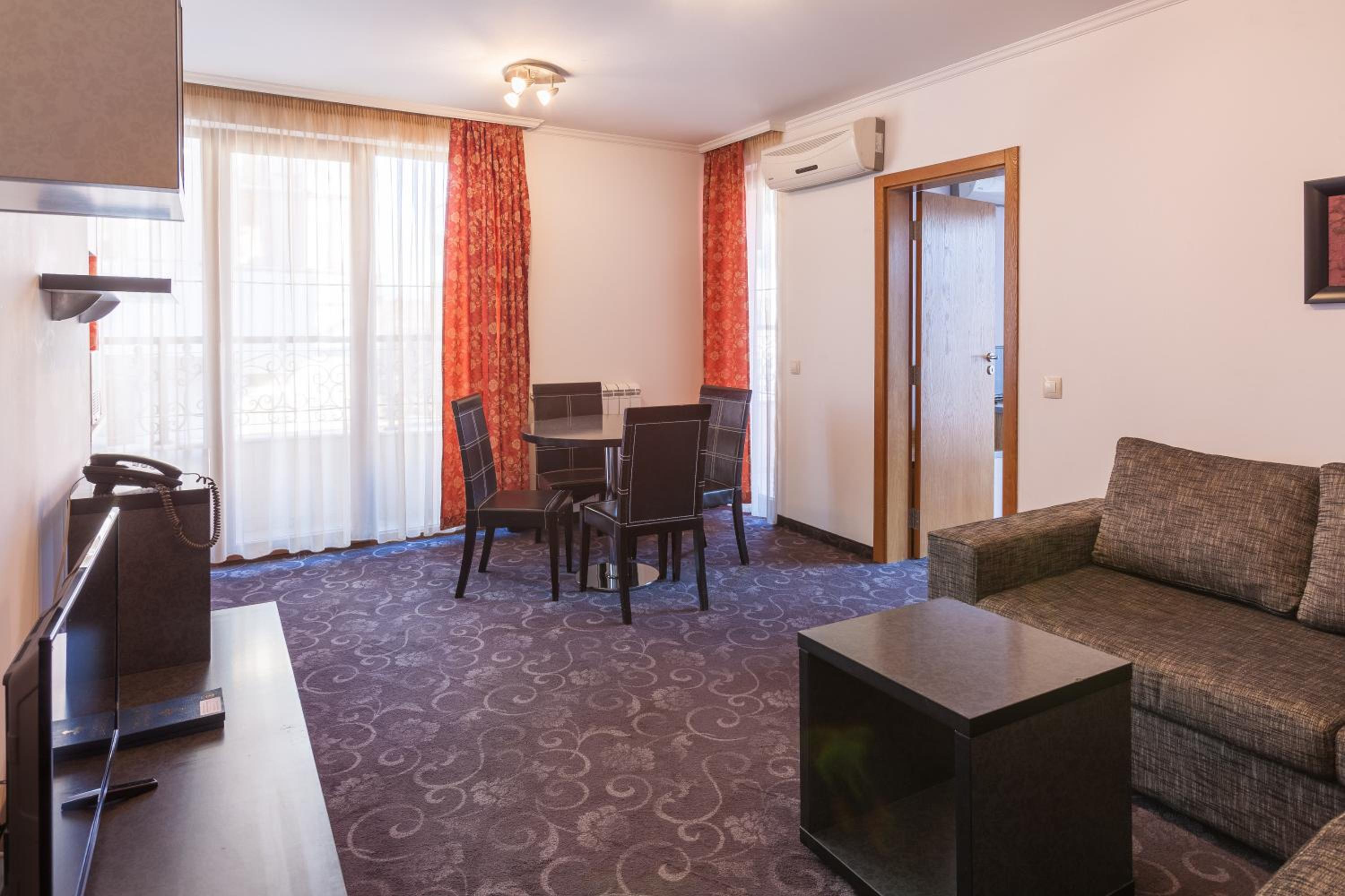 One-Bedroom Apartment with Balcony - Photo 6