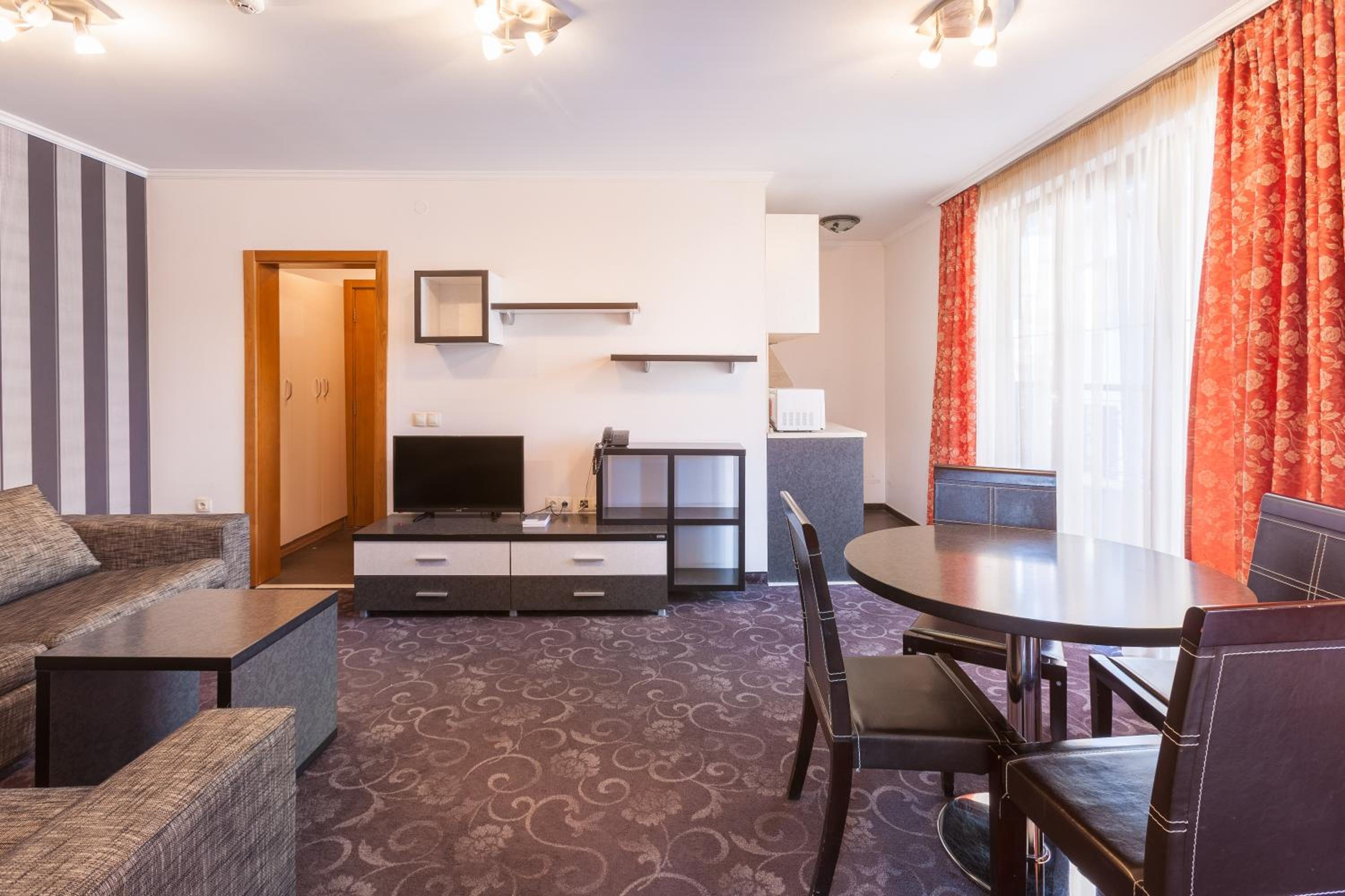 One-Bedroom Apartment with Balcony - Photo 5