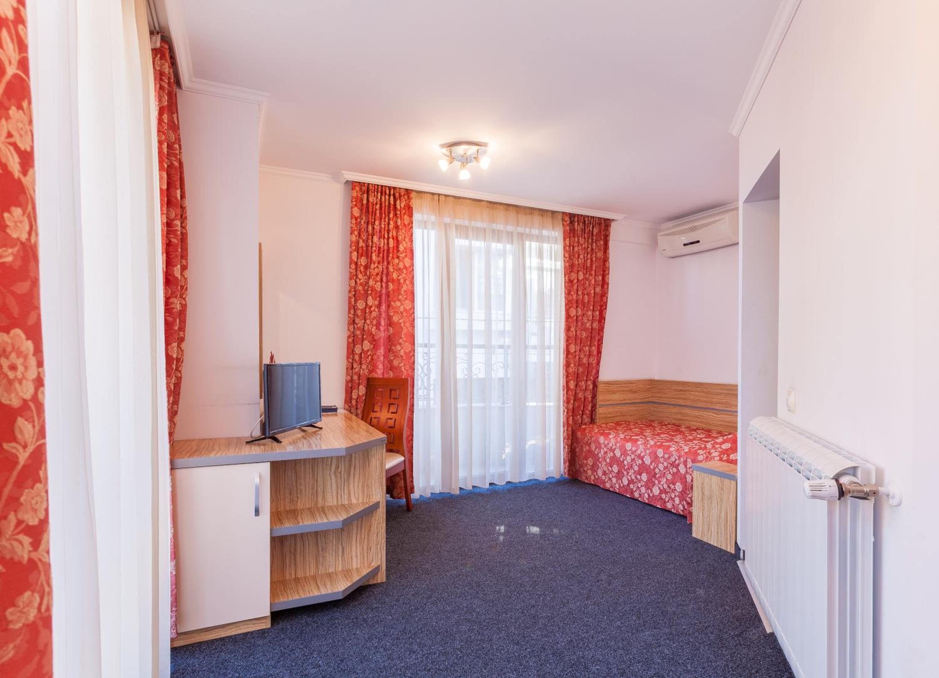 Twin Room - Photo 2