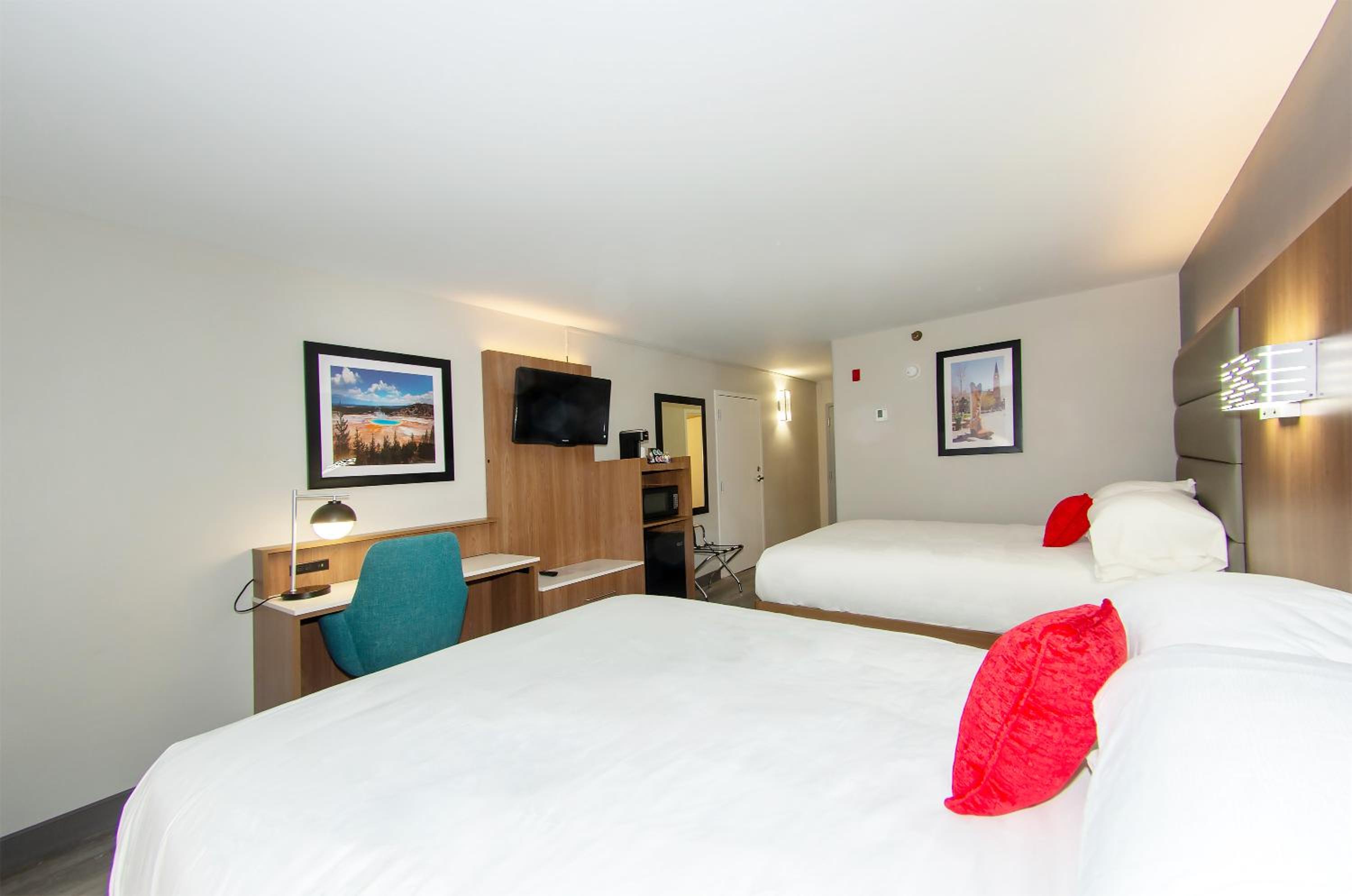 Deluxe Two Queen Beds - Photo 1