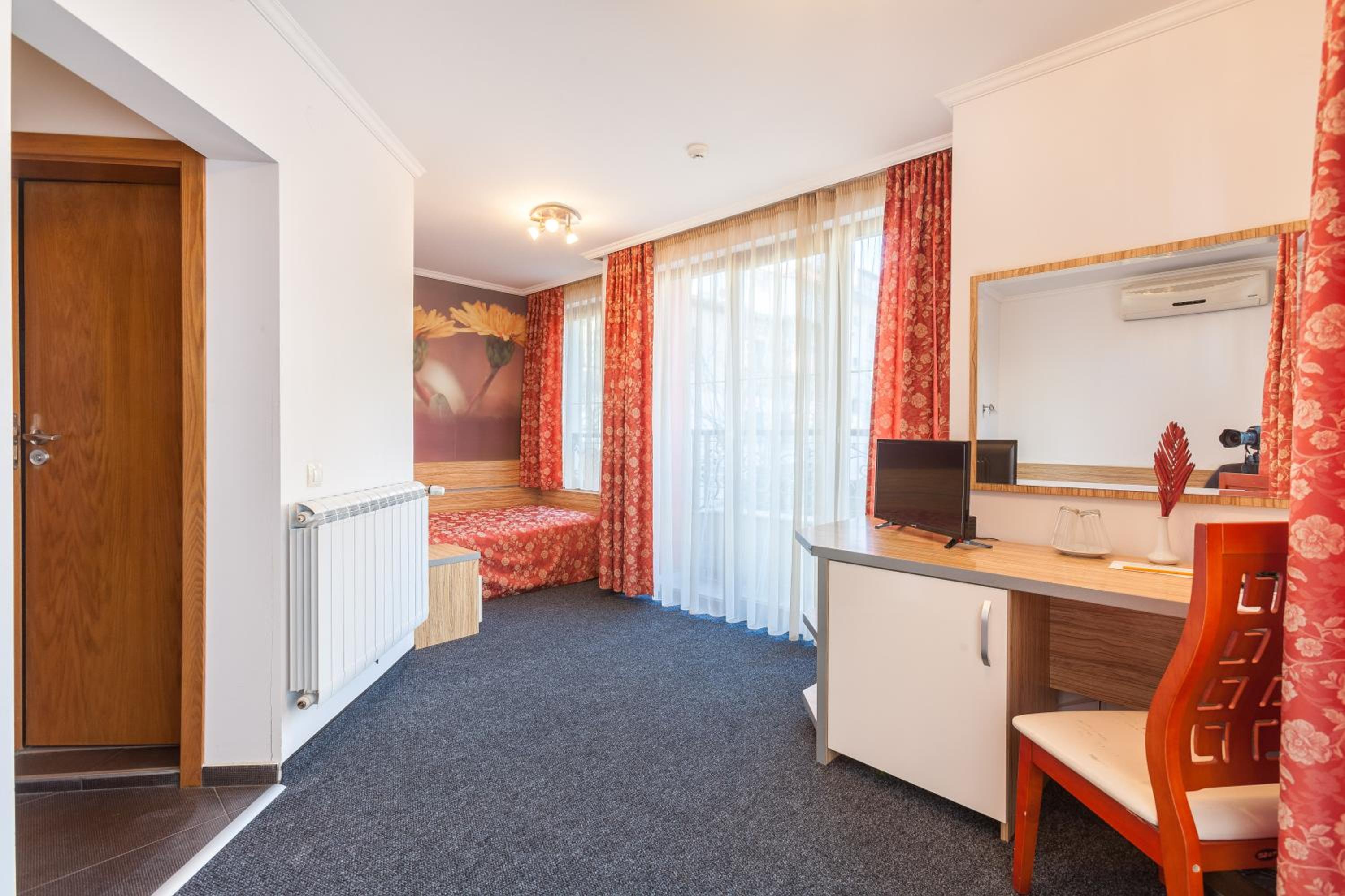 Twin Room - Photo 3