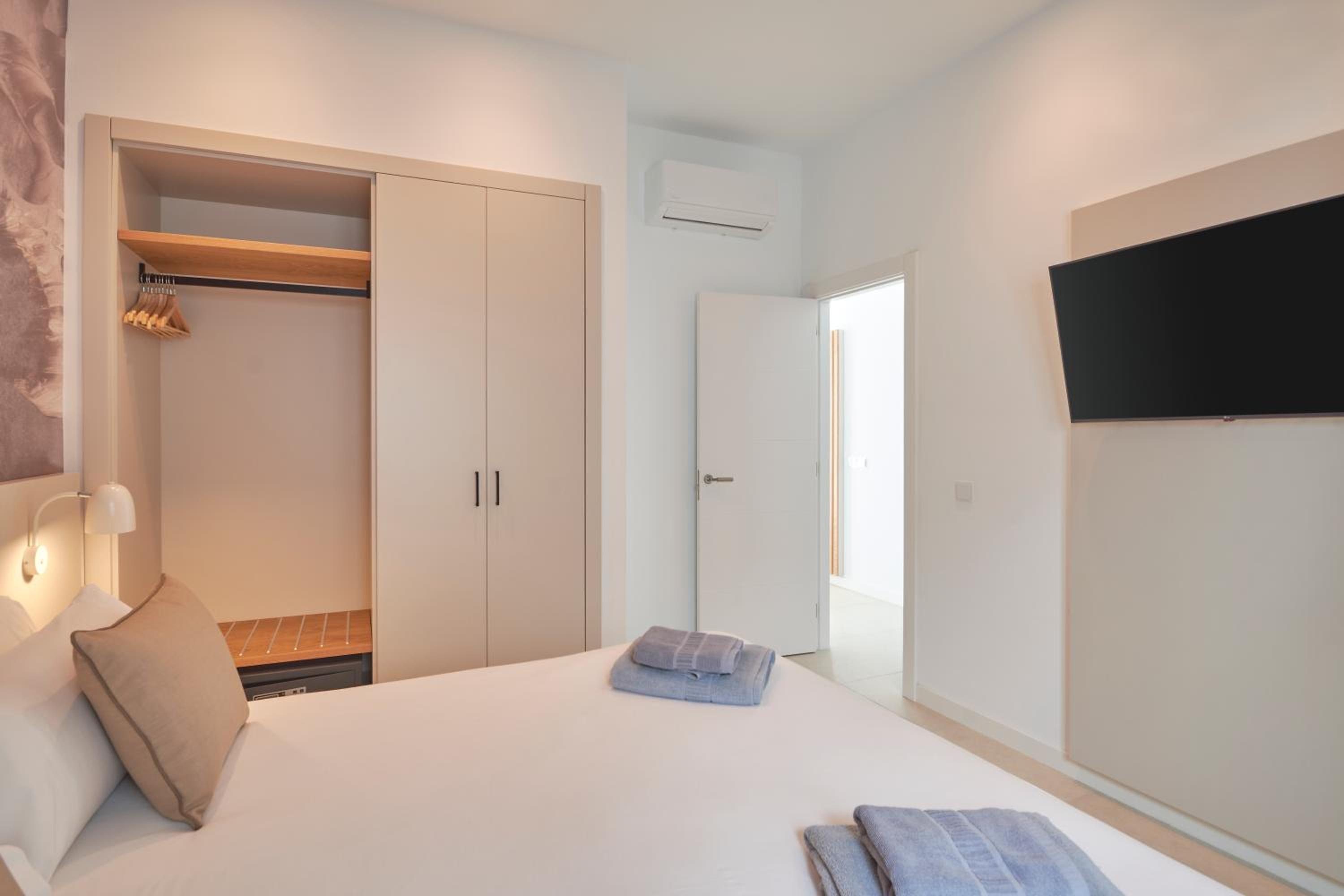 Apartamento de una habitación con balcón y vista al mar