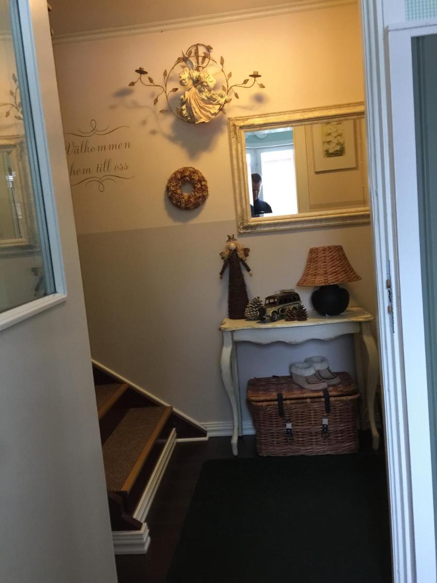Twin Room with Shared Bathroom photo 1