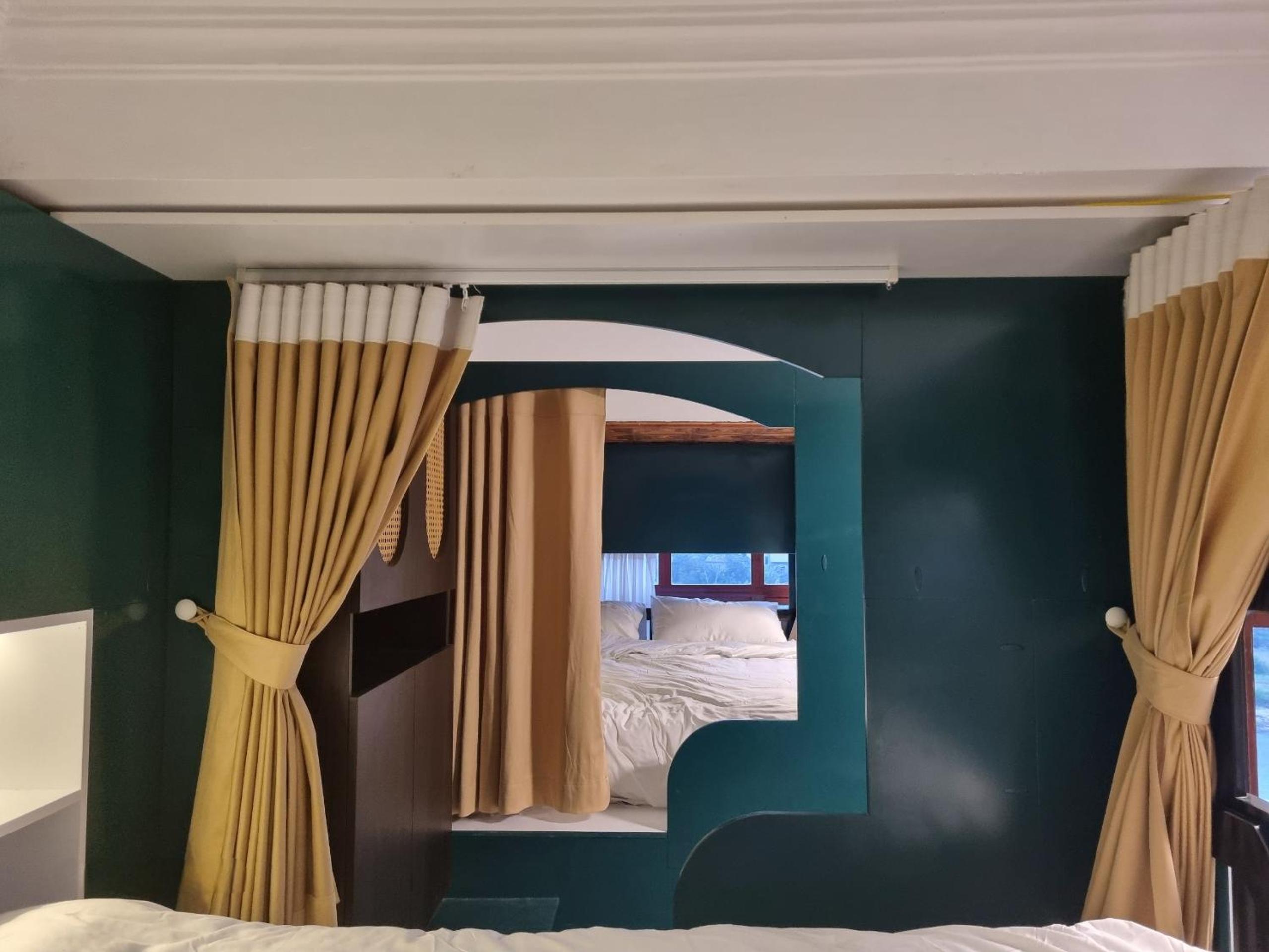 Mixed Dormitory Room