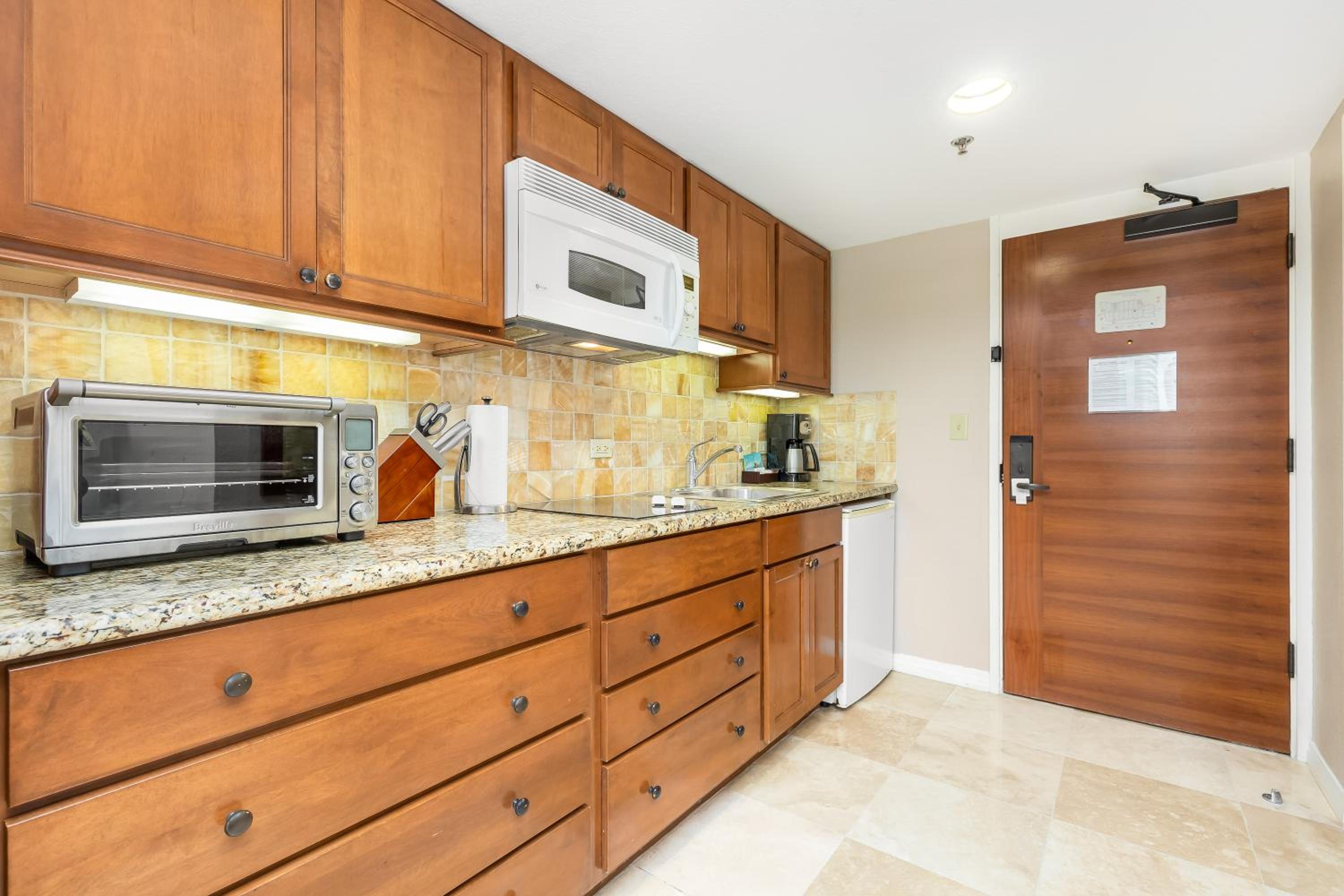 City View Studio Suite with Kitchenette - Photo 5