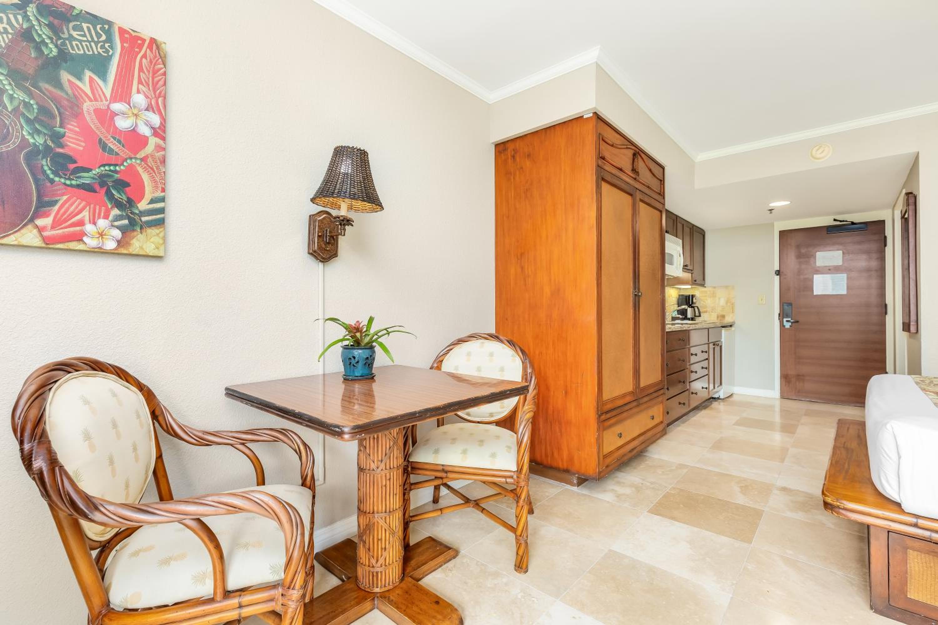 City View Studio Suite with Kitchenette - Photo 4
