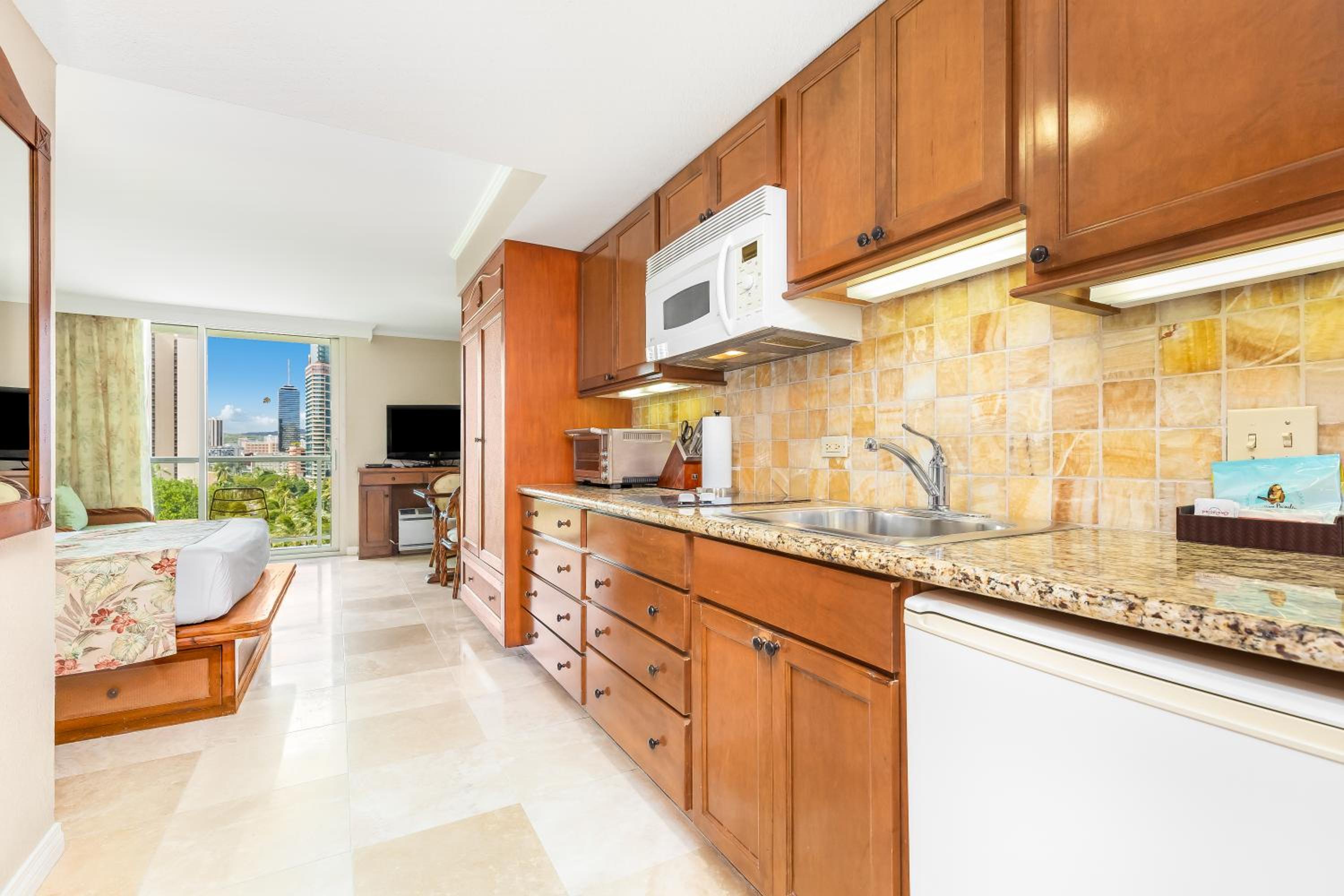 City View Studio Suite with Kitchenette - Photo 2