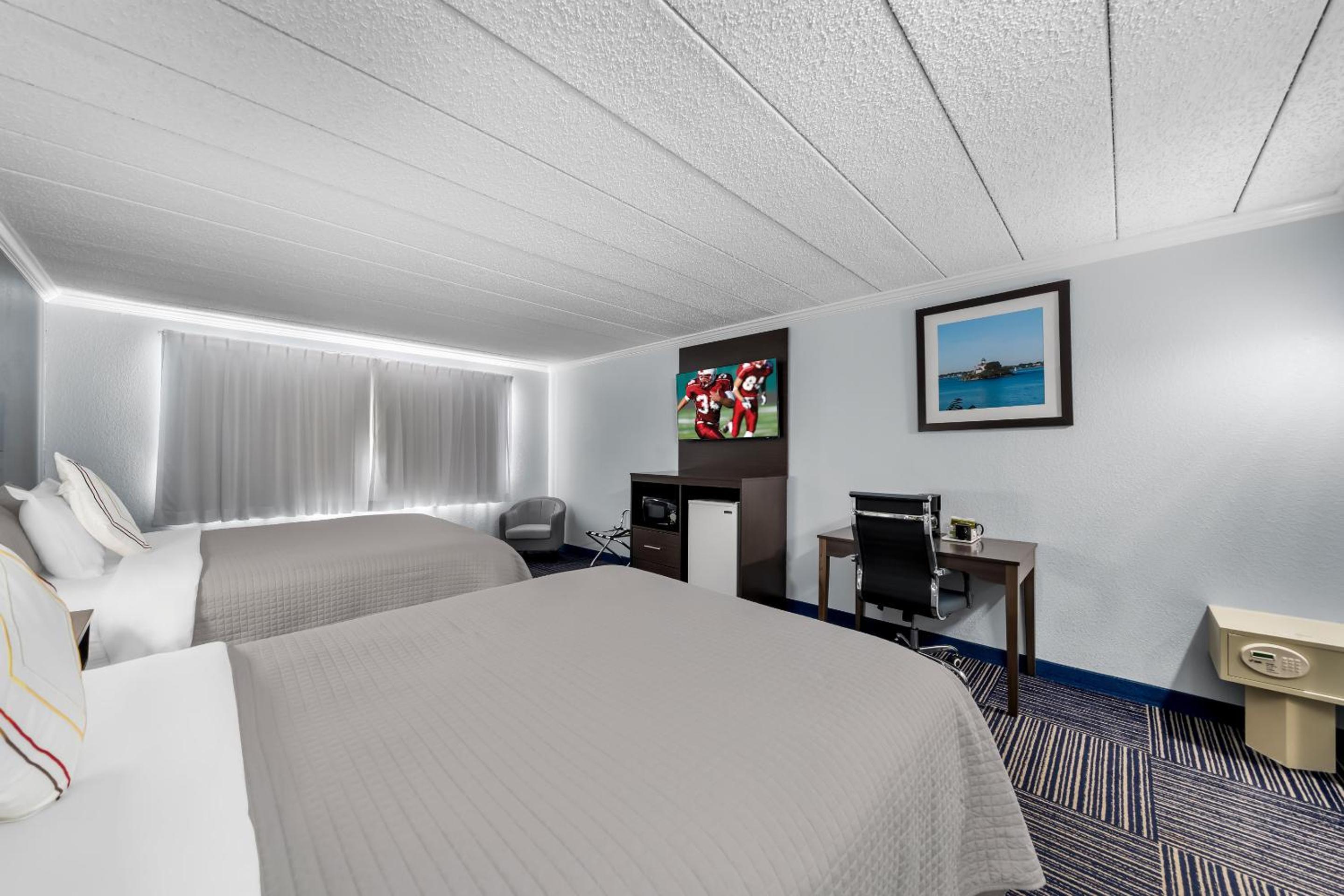 Deluxe Room with Two Queen Beds Smoke Free - Photo 1