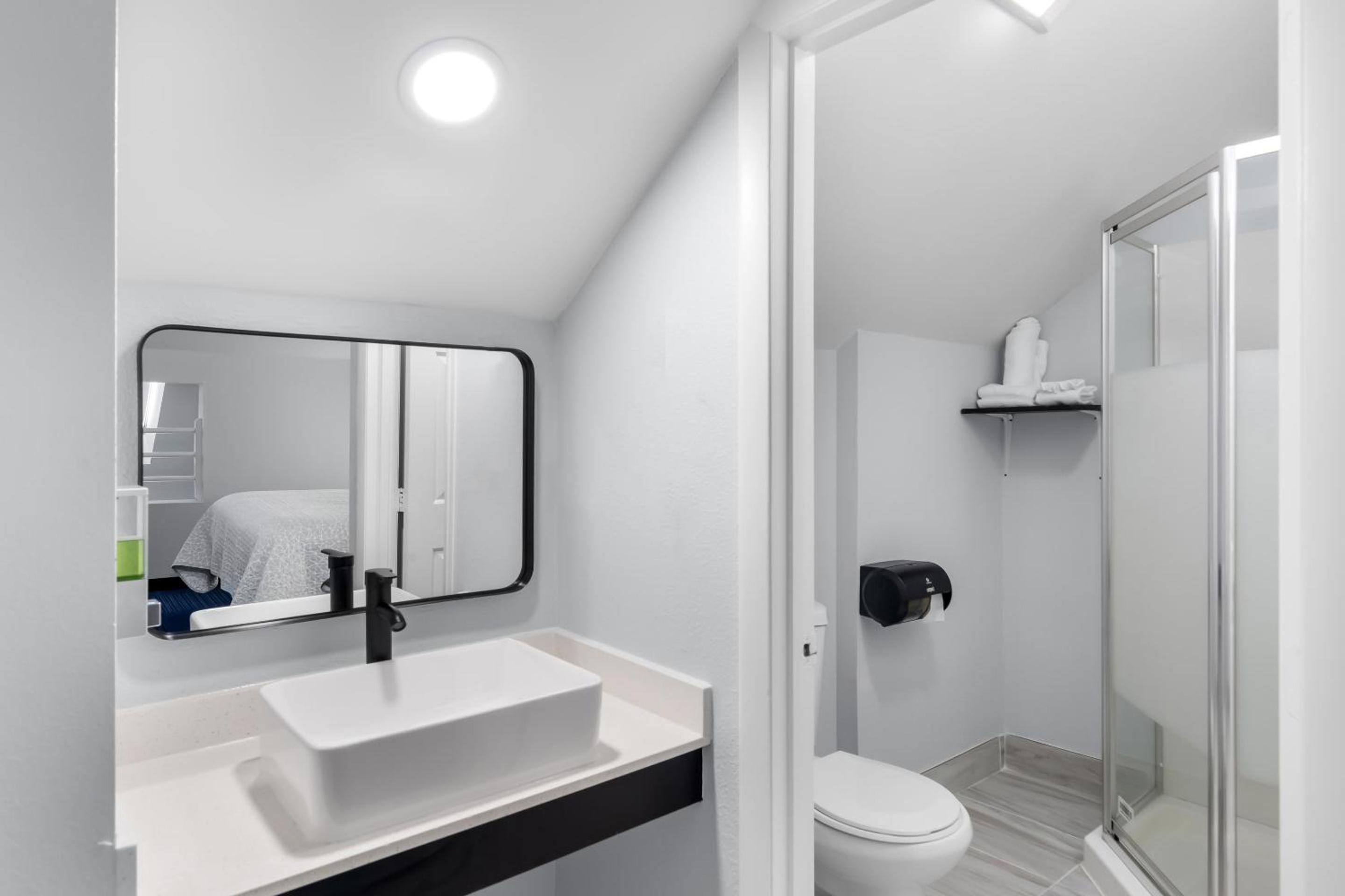 Townhouse Suite with One King and Two Queen Beds Smoke Free - Photo 4