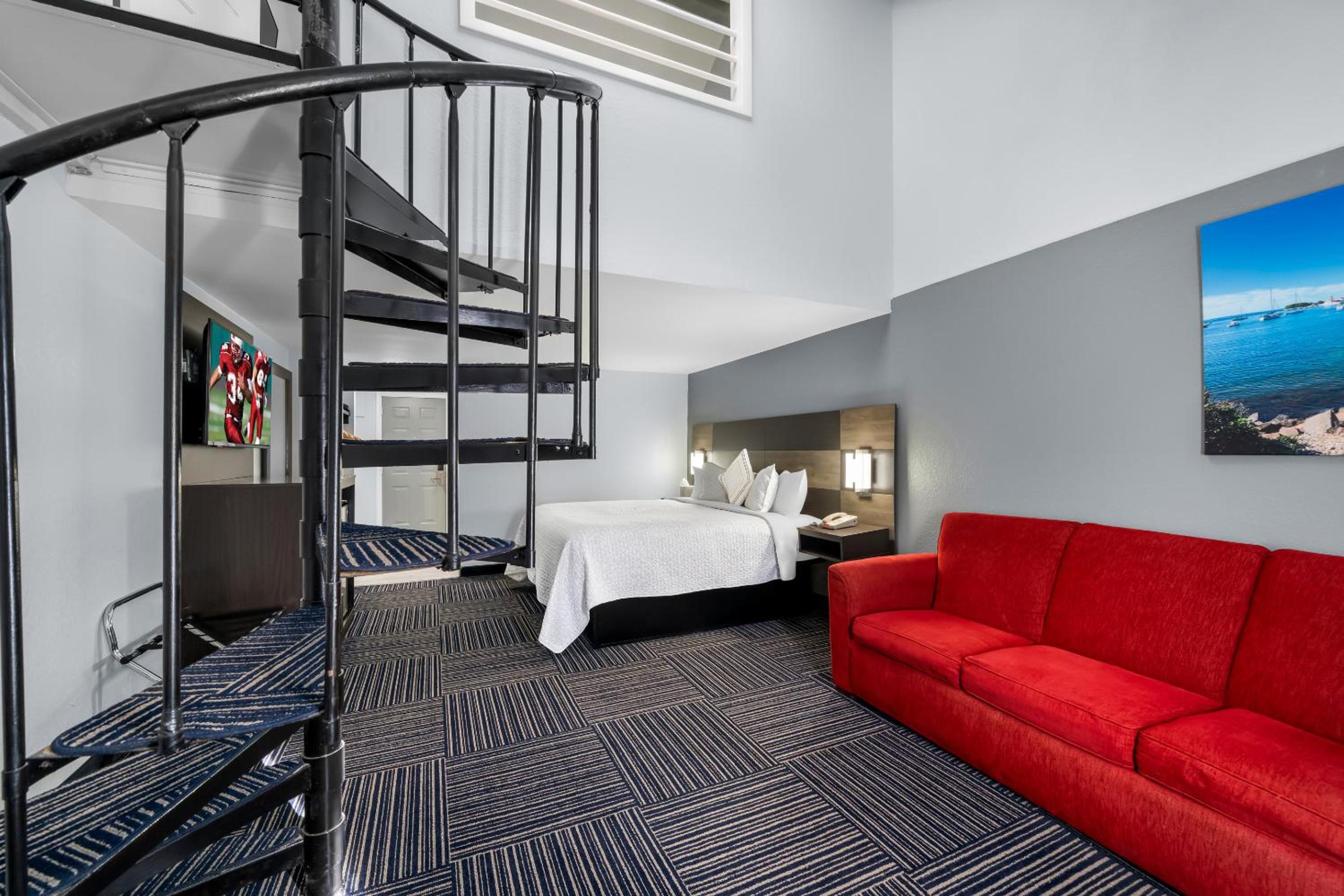 Townhouse Suite with Two King Beds Smoke Free - Photo 6