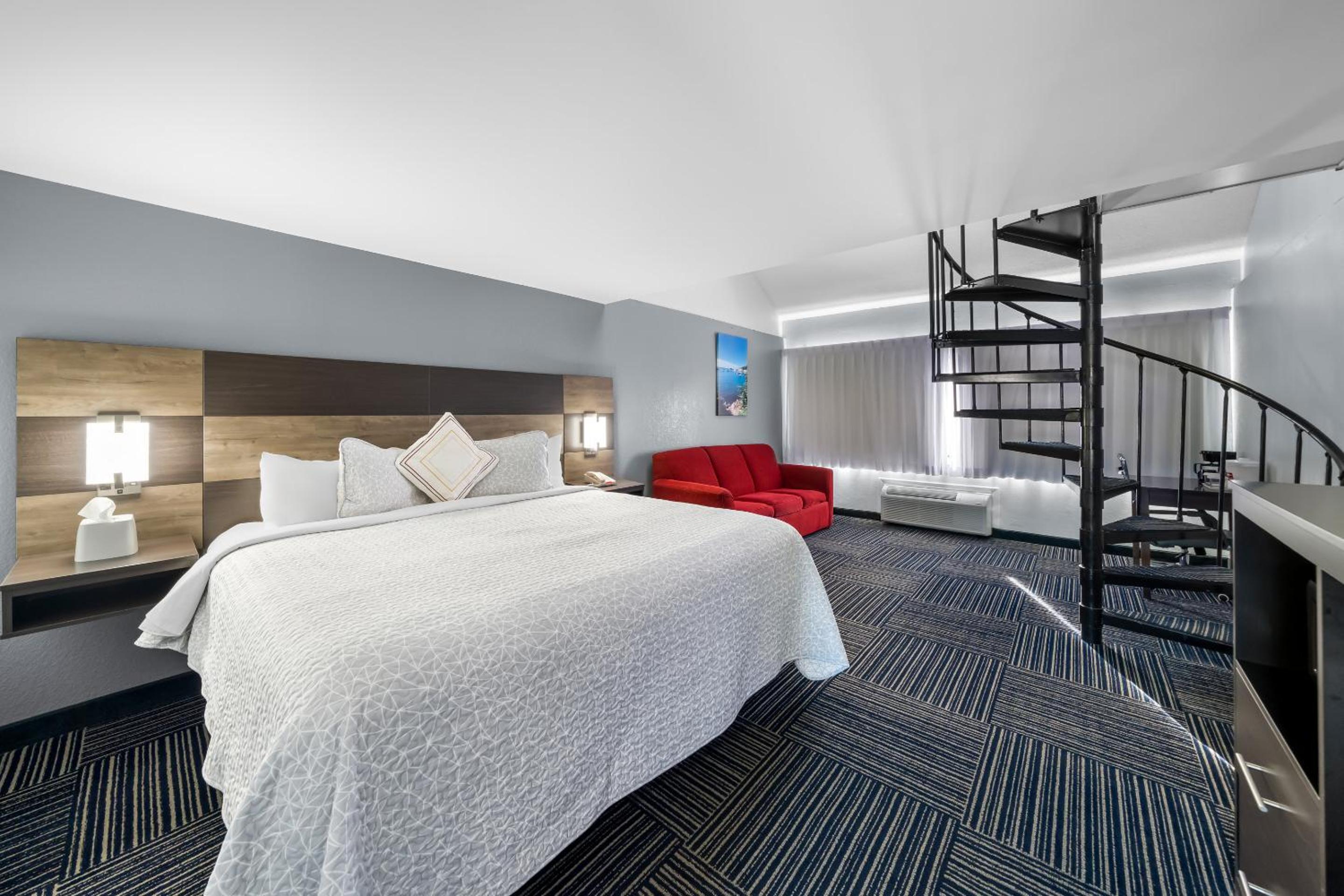 Townhouse Suite with Two King Beds Smoke Free - Photo 7
