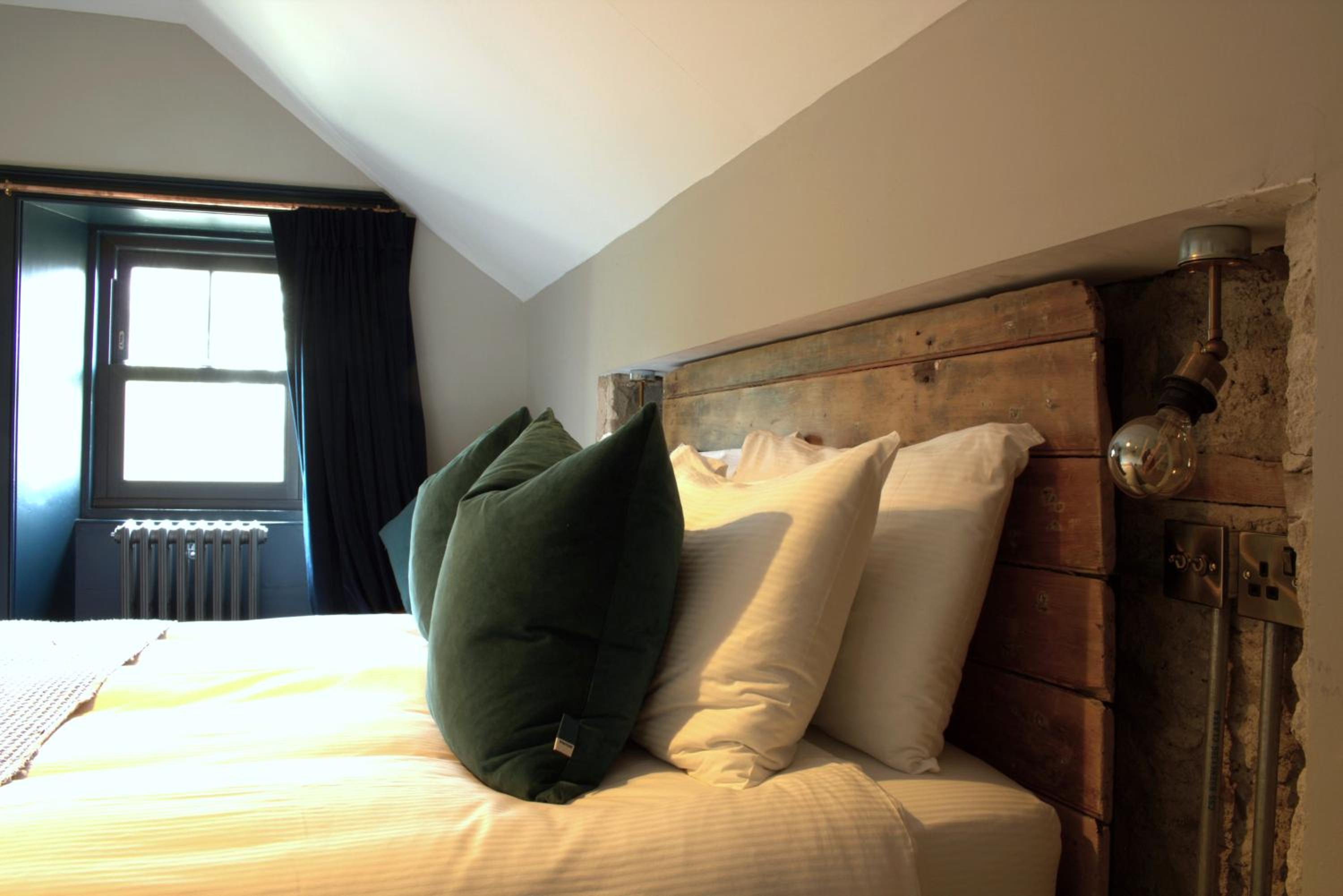 Deluxe Double Room with Shower photo 3