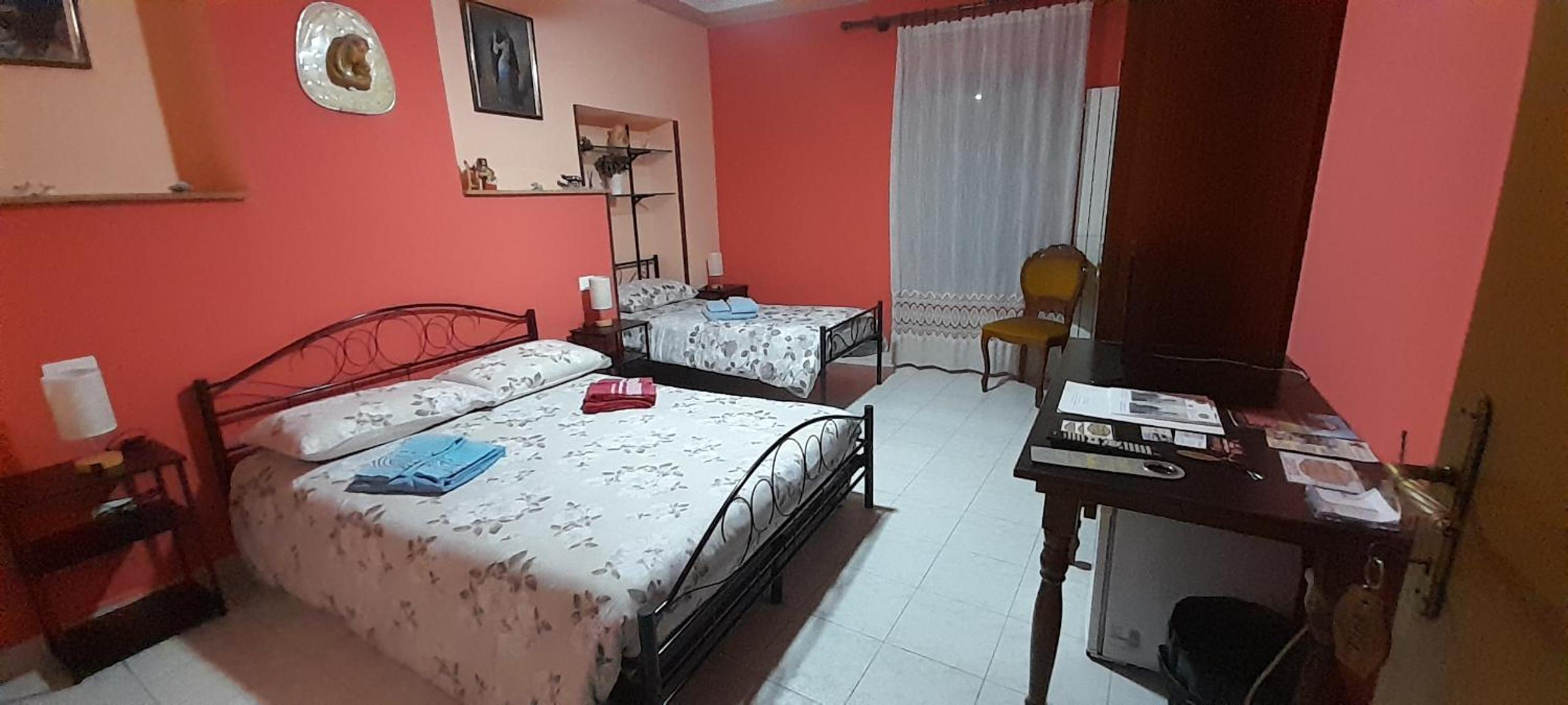 Double Room with Shared Bathroom photo 2