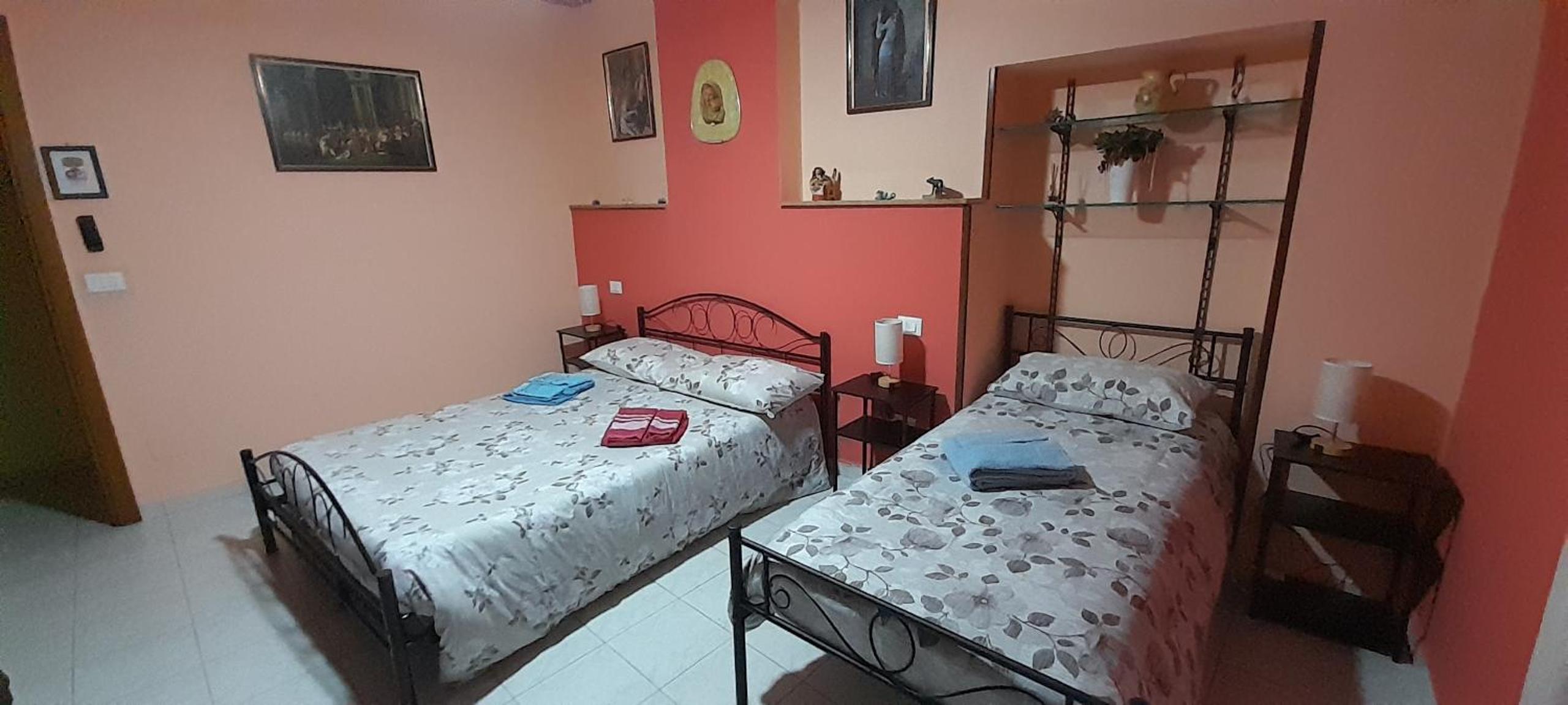 Double Room with Shared Bathroom photo 3