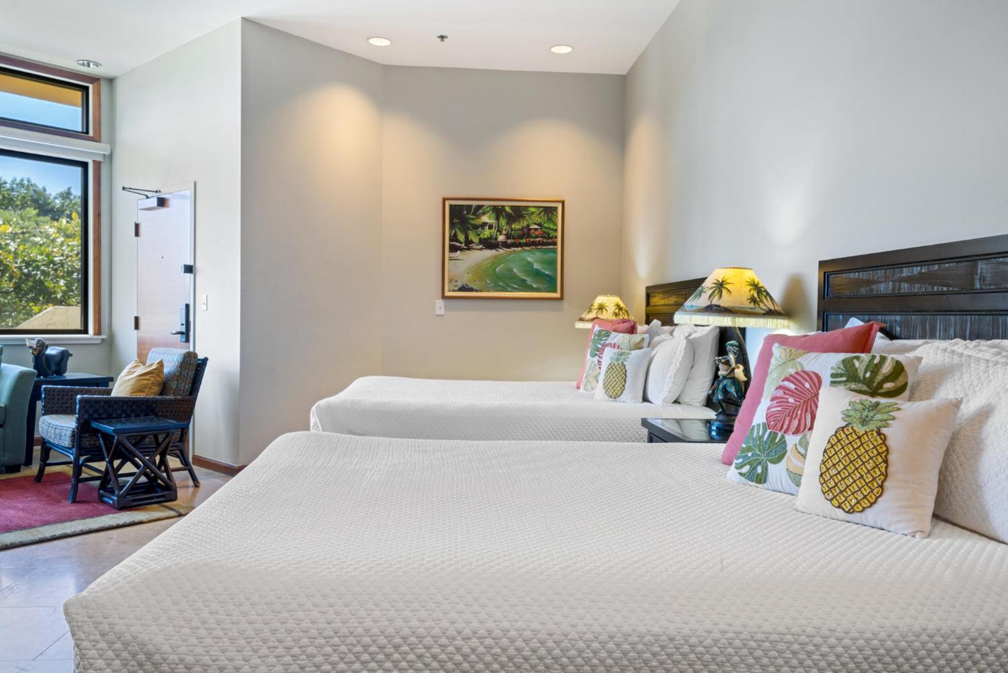 Oversize Park View Studio Parlor Suite with Kitchen - Photo 6