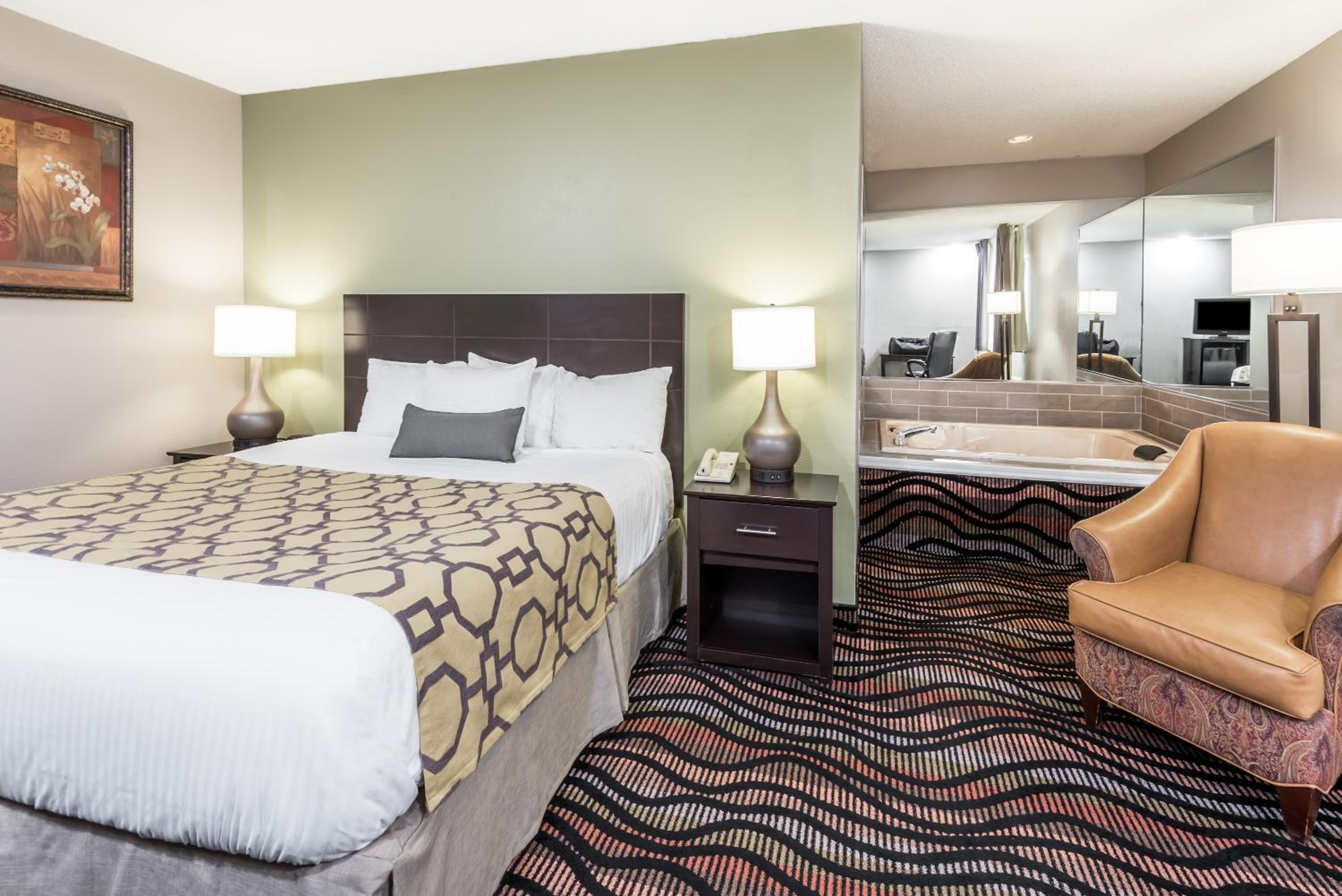 Deluxe King Suite photo 1