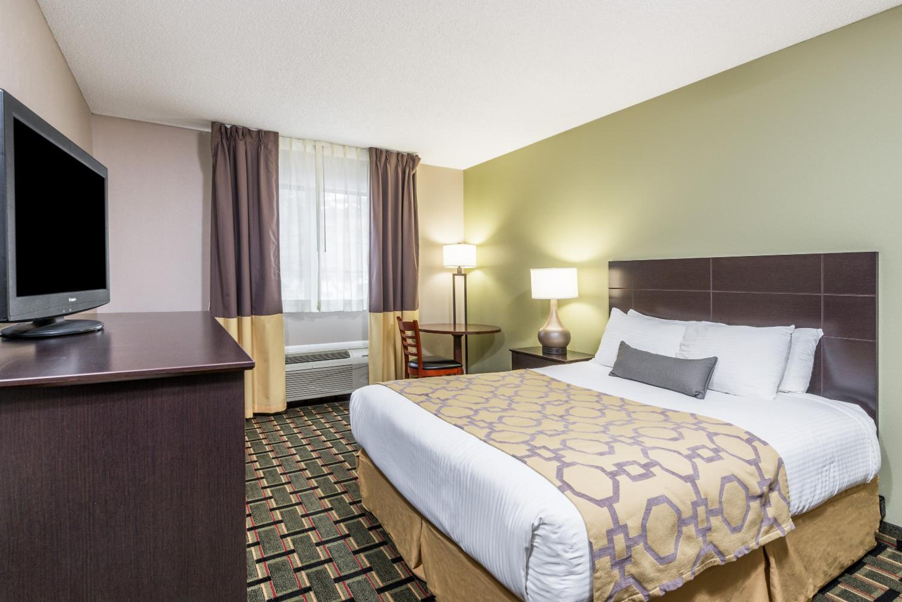 Queen Room - Disability Access - Photo 6