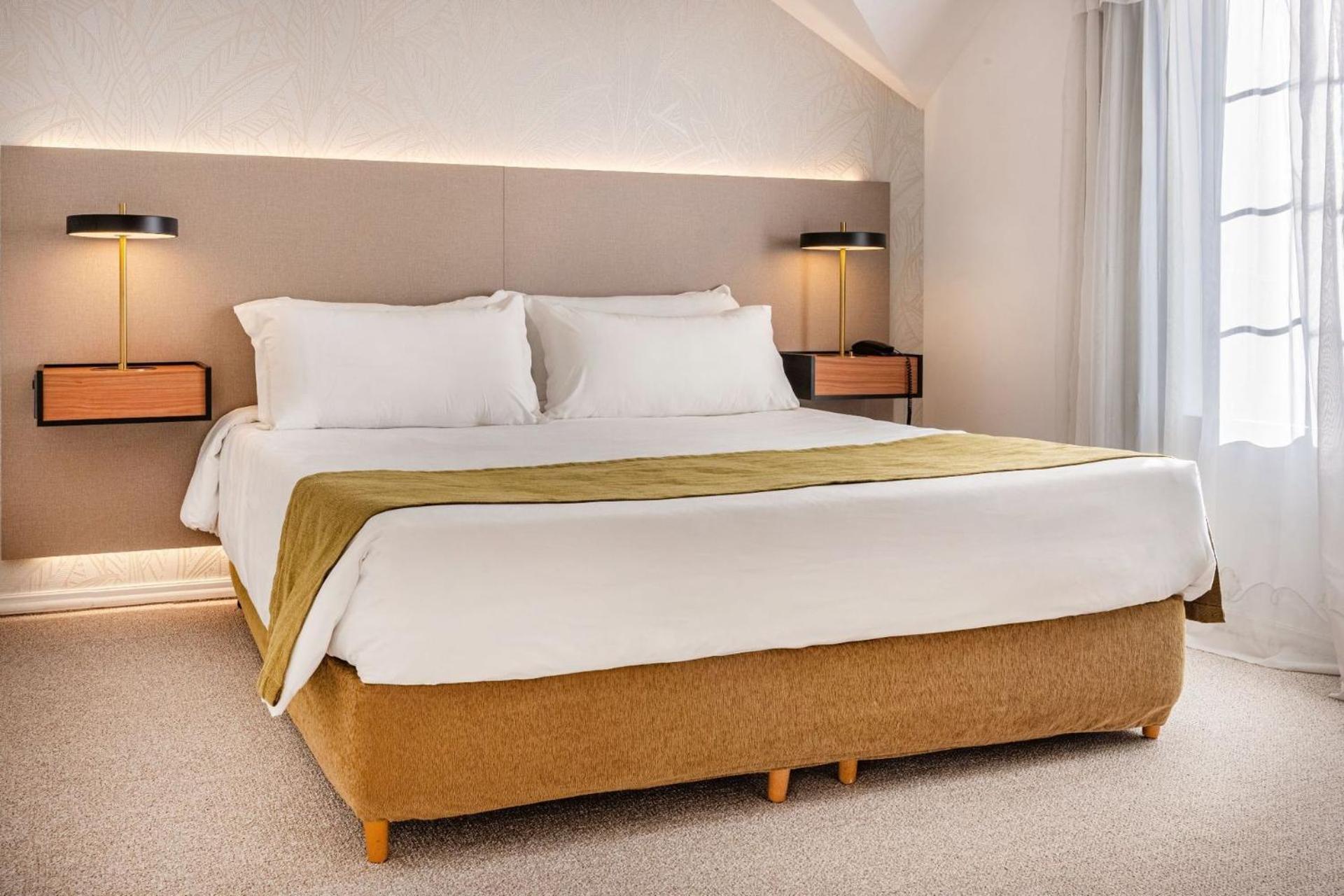 Suite with Lake View