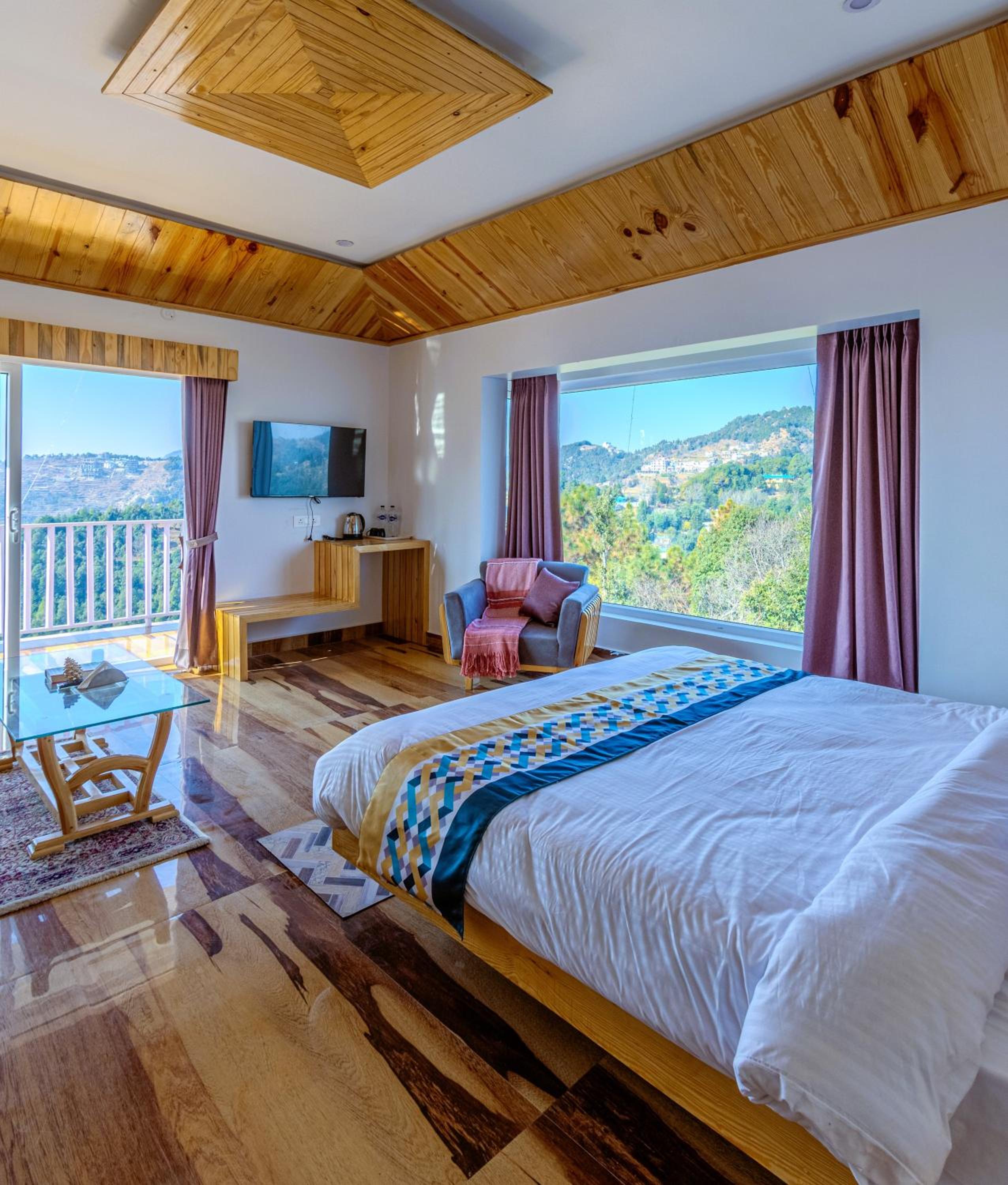 Superior King Room photo 2