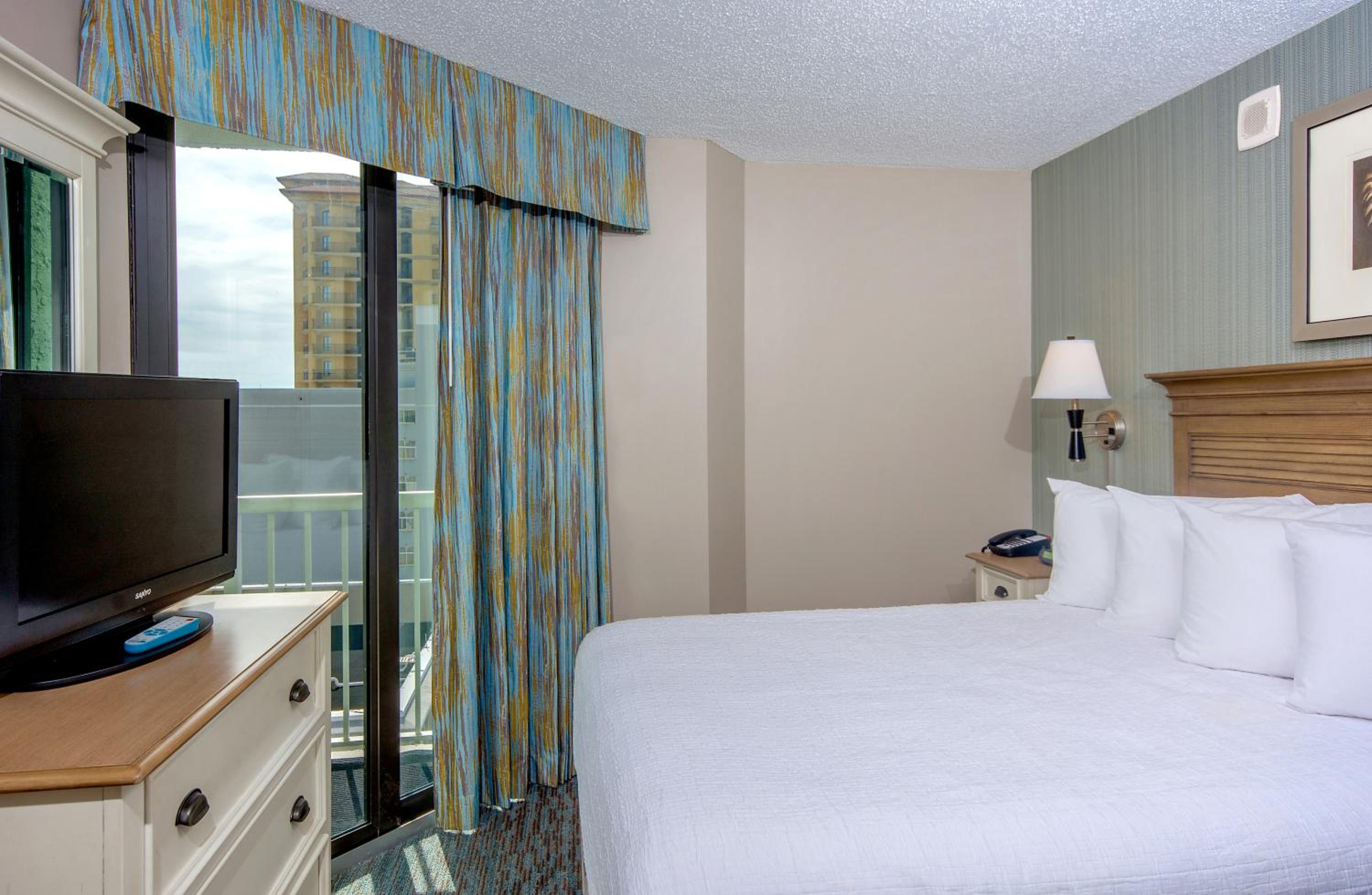 Oceanfront Two Bedroom Queen Condo - Photo 4