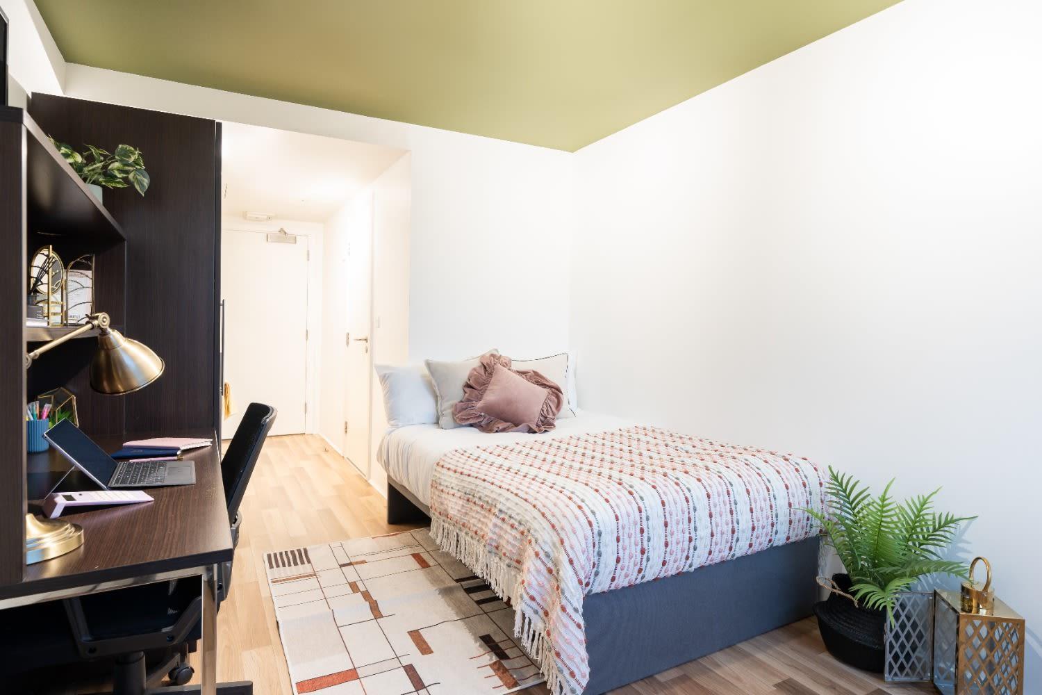 One-Bedroom Apartment photo 1