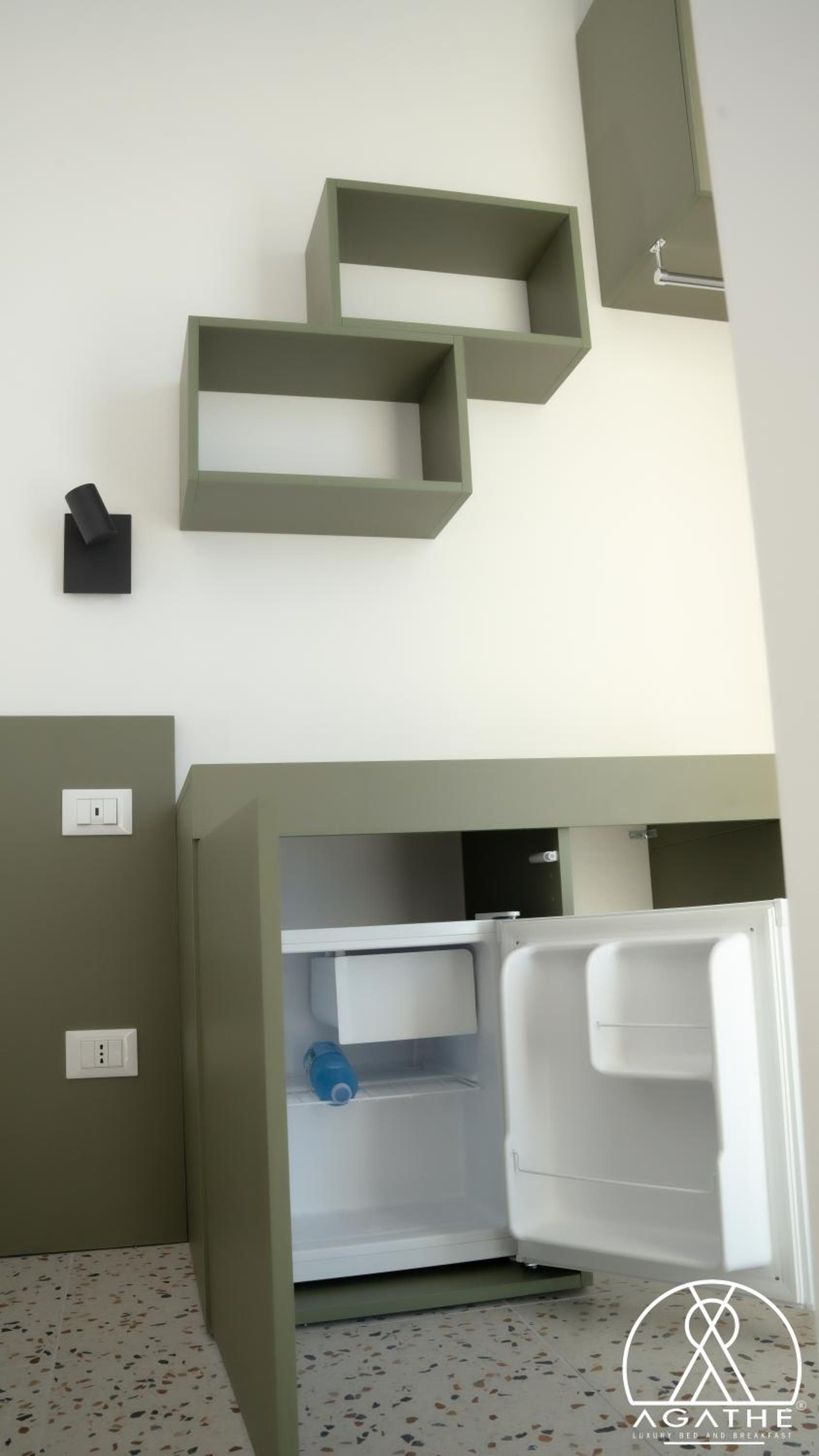 Deluxe Double Room with Balcony and Sea View - Photo 10