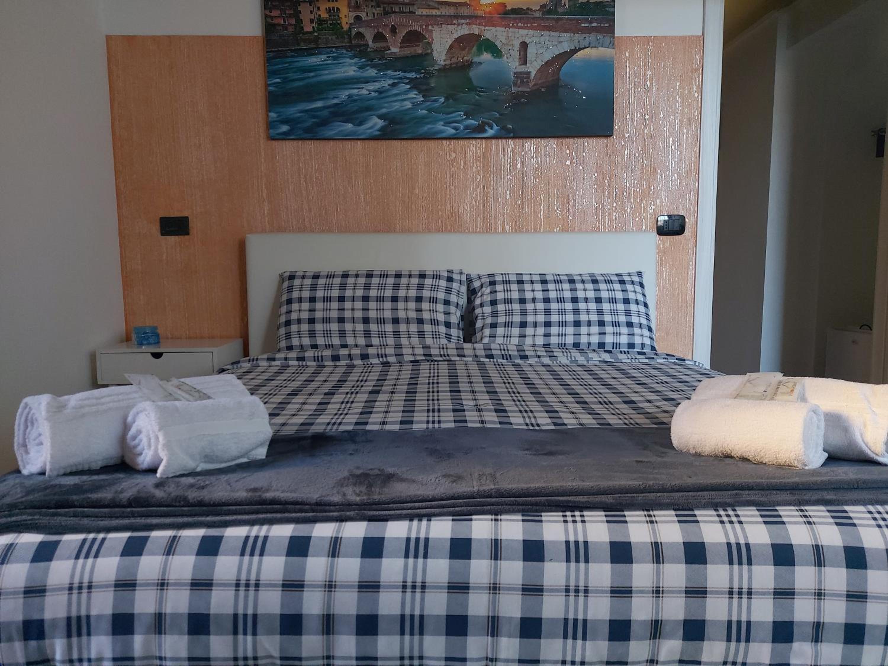 One-Bedroom Apartment - Photo 2